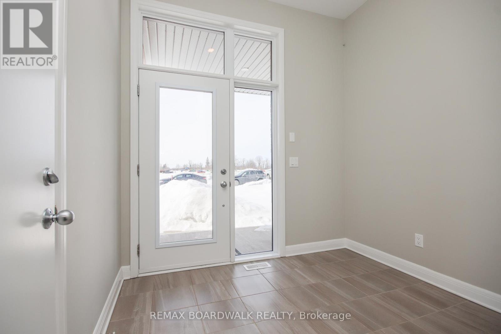 74 Michael Stoqua Street, Ottawa, Ontario  K1K 5A2 - Photo 4 - X13237826