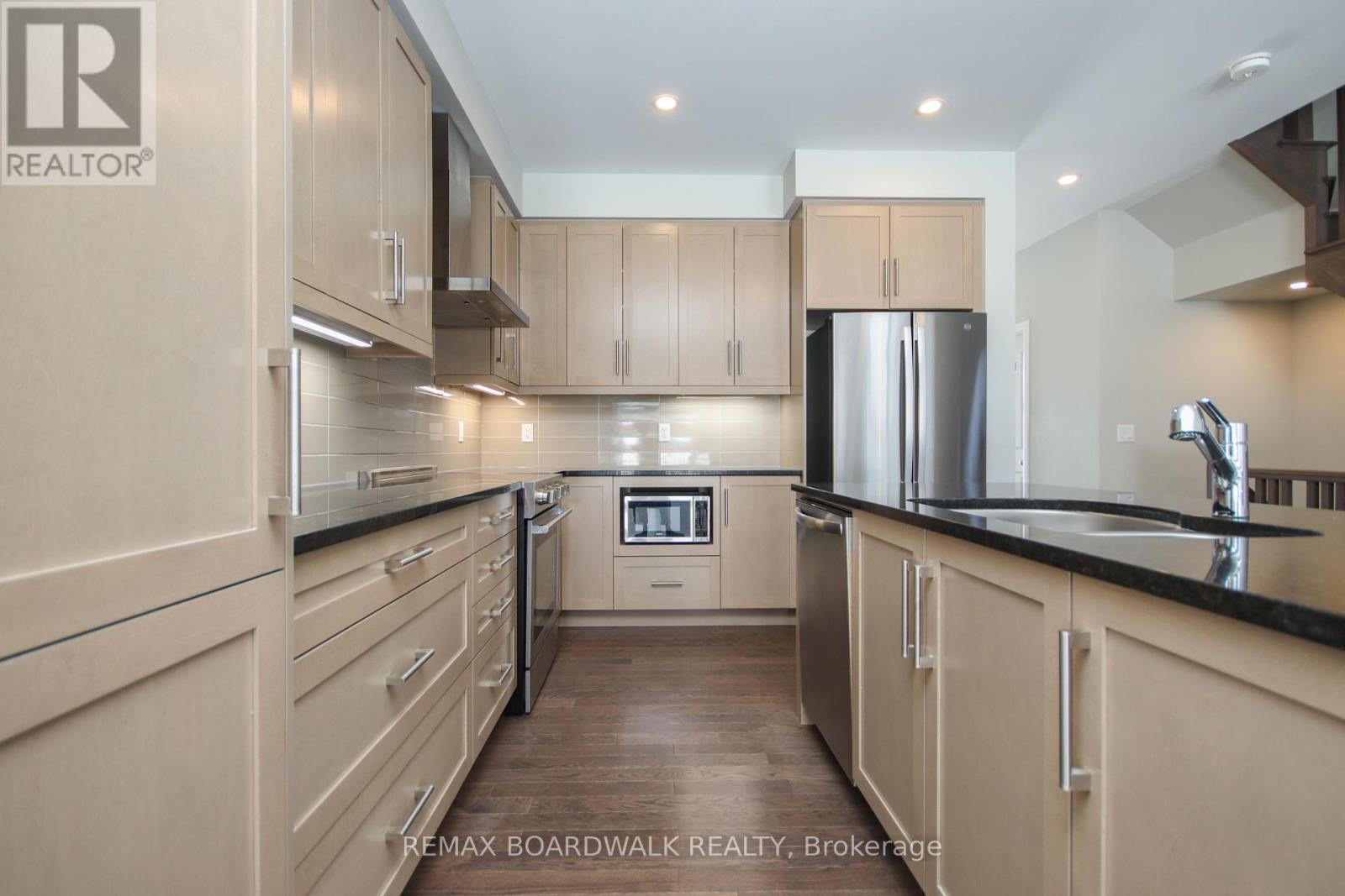 74 Michael Stoqua Street, Ottawa, Ontario  K1K 5A2 - Photo 6 - X13237826