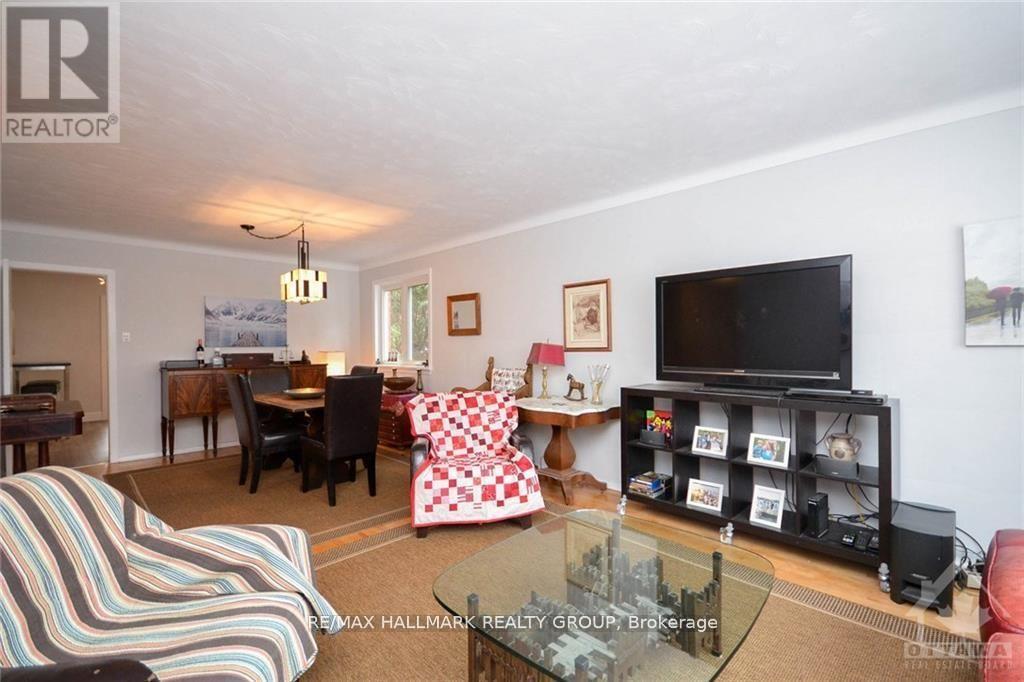 657 Golden Avenue, Ottawa, Ontario  K2A 2G3 - Photo 4 - X13238552