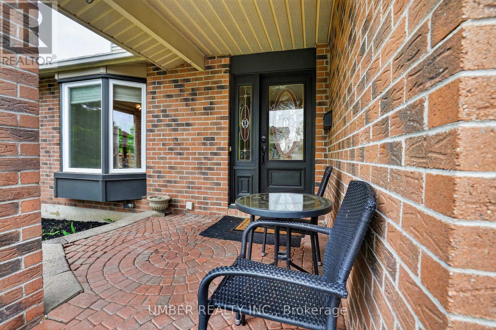 258 Anglehart Avenue, Ottawa, Ontario  K1E 2V9 - Photo 2 - X13240924