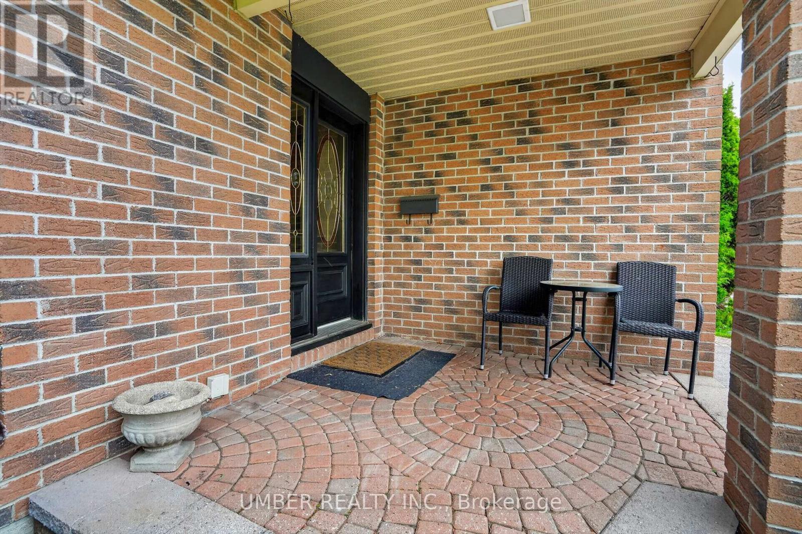 258 Anglehart Avenue, Ottawa, Ontario  K1E 2V9 - Photo 3 - X13240924