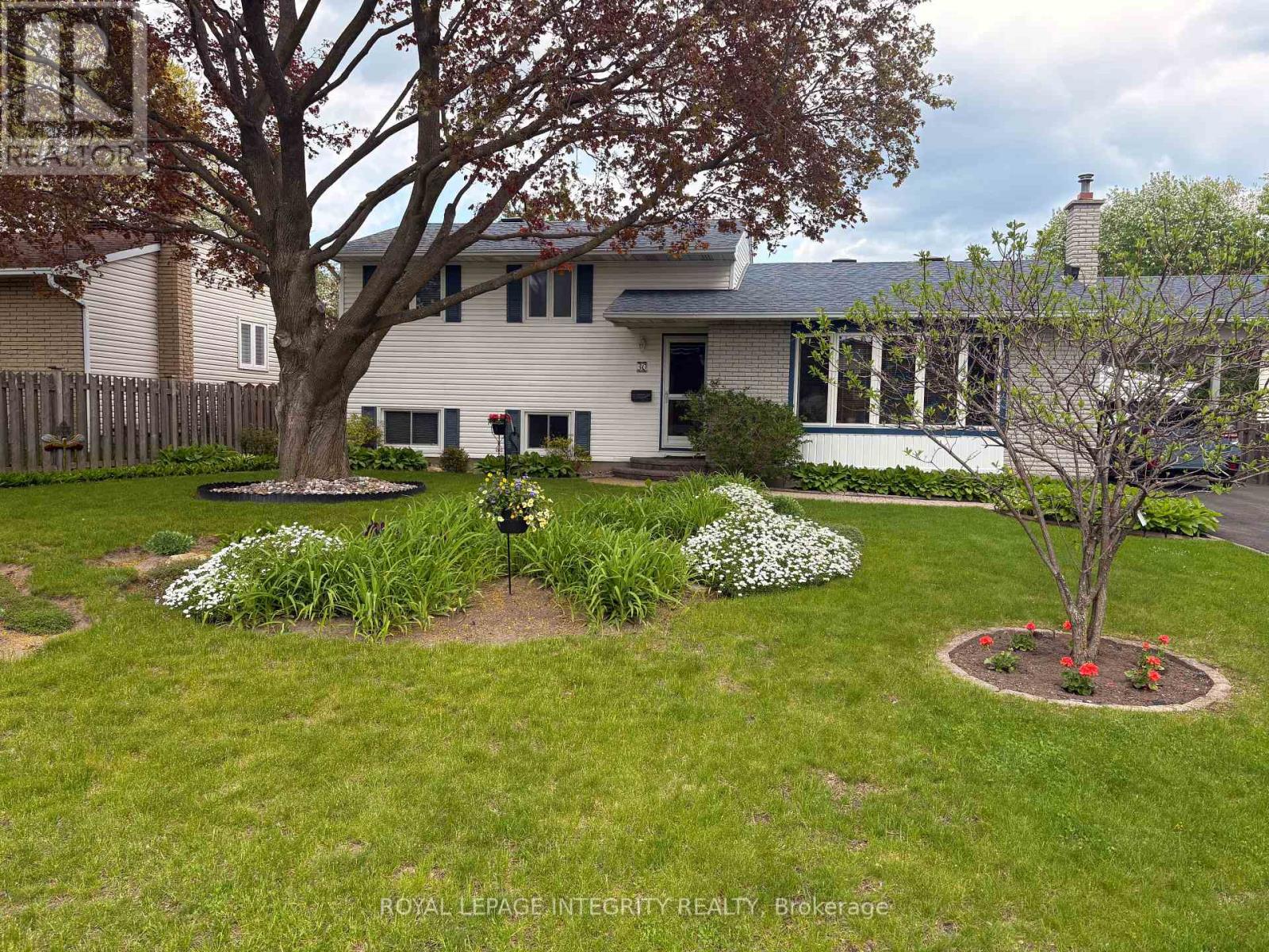 30 Biscayne Crescent, Ottawa, Ontario  K2E 6Y9 - Photo 2 - X13241268
