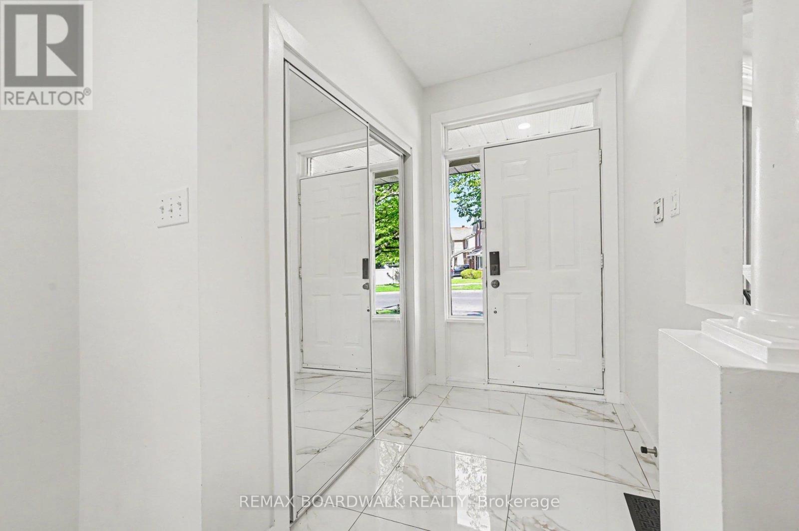6072 Longleaf Drive, Ottawa, Ontario  K1W 1G4 - Photo 4 - X13241272