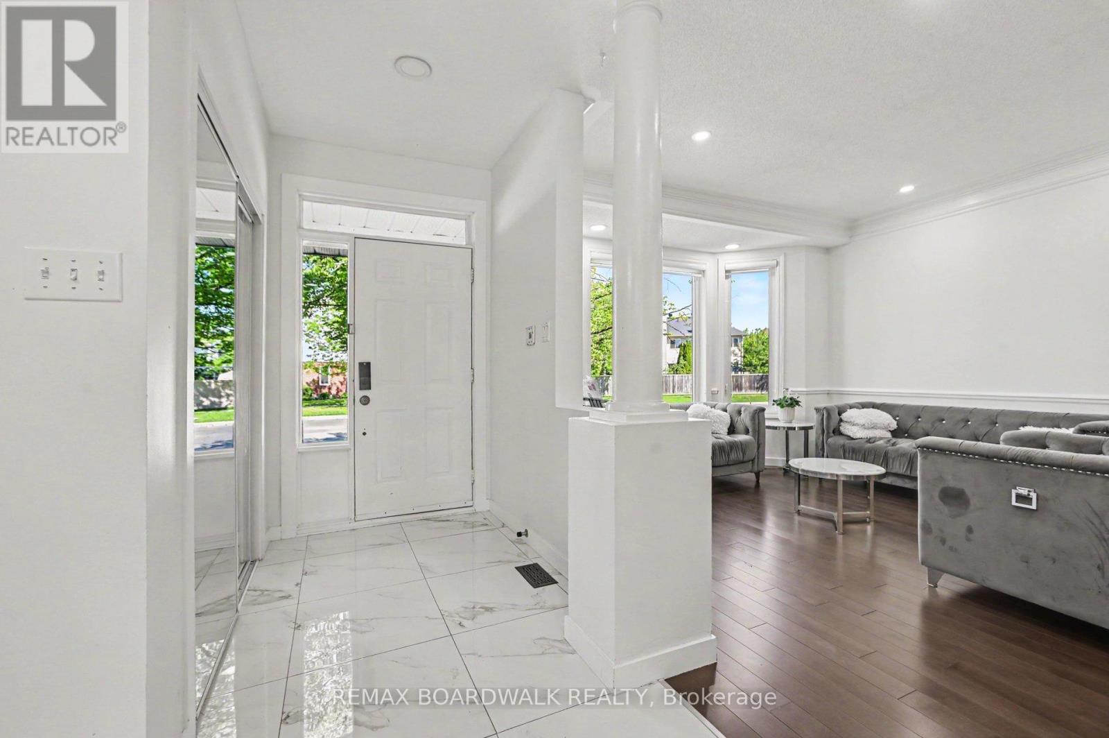 6072 Longleaf Drive, Ottawa, Ontario  K1W 1G4 - Photo 5 - X13241272
