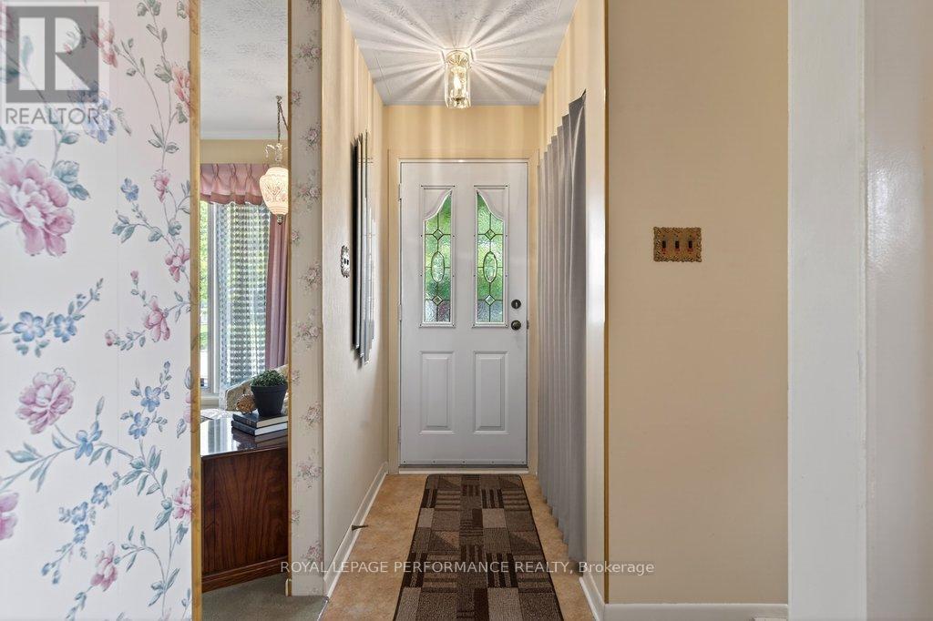 2184 Melfort Street, Ottawa, Ontario  K1G 1H7 - Photo 3 - X13241308
