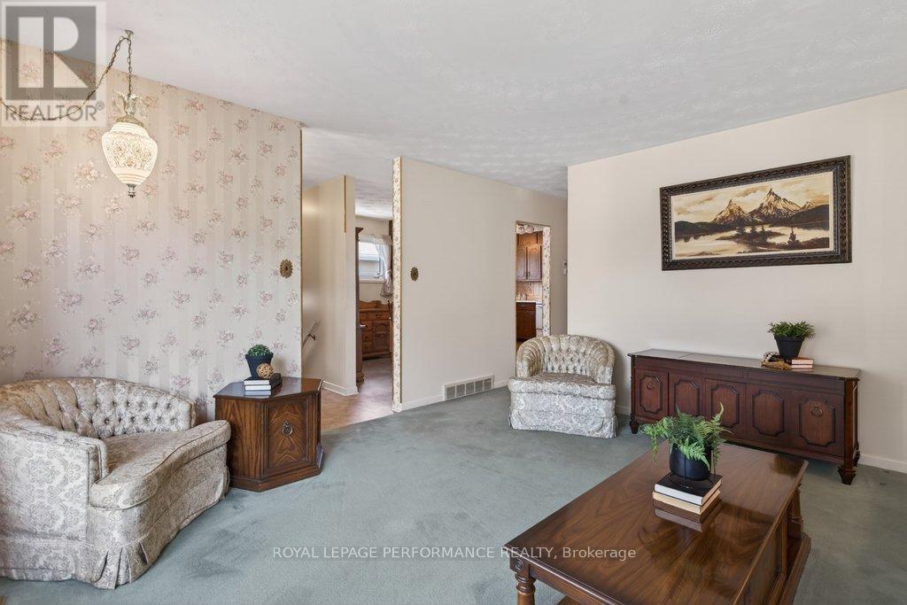 2184 Melfort Street, Ottawa, Ontario  K1G 1H7 - Photo 9 - X13241308
