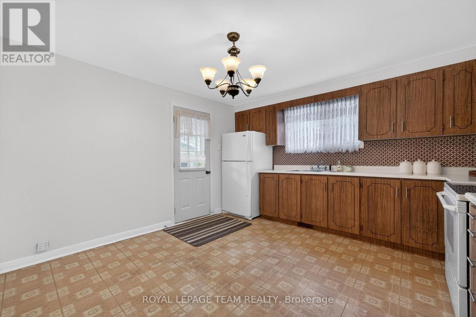 274 Breezehill Avenue S, Ottawa, Ontario  K1Y 2J3 - Photo 11 - X13241954