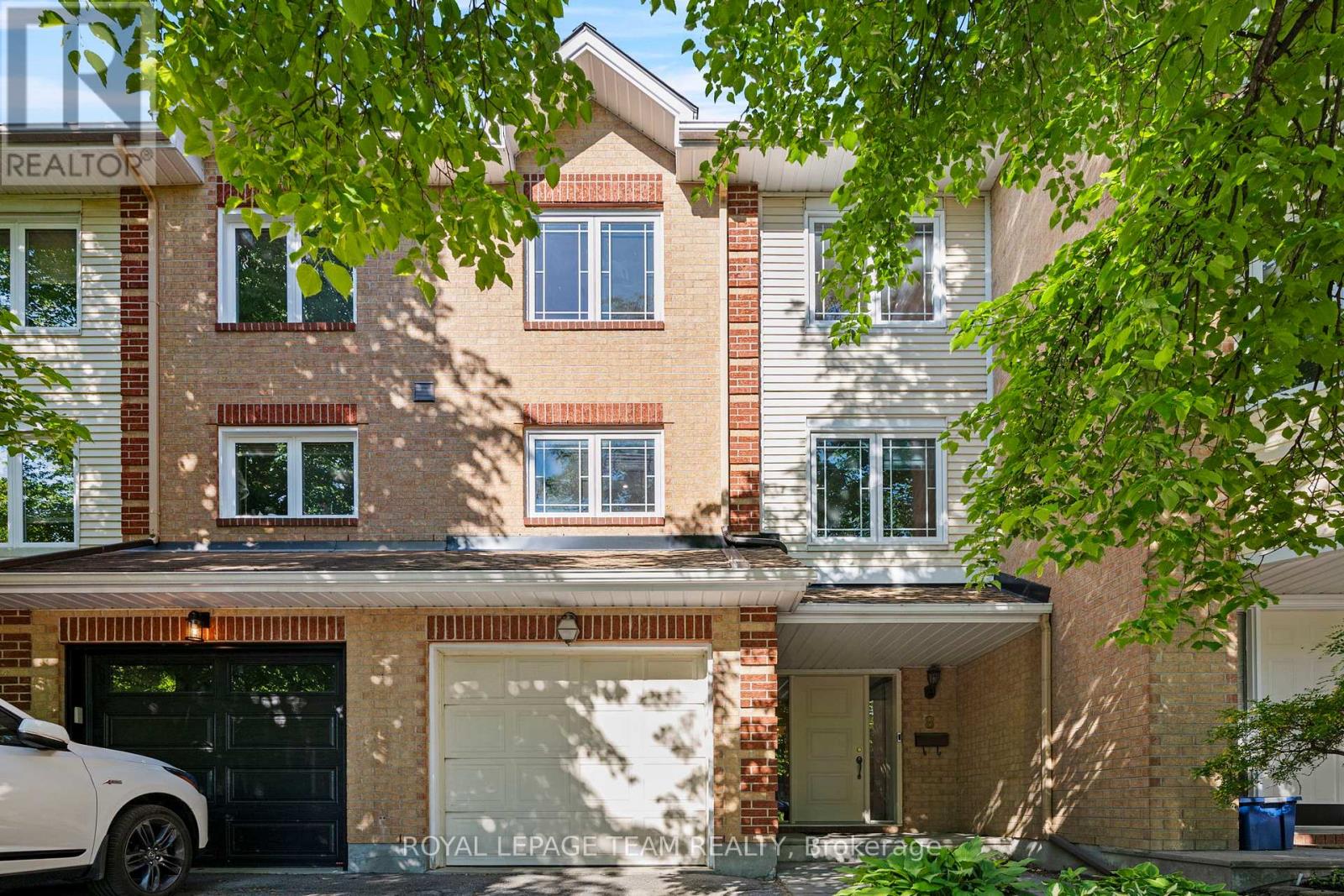 8 MANNINGTON COURT, Ottawa, Ontario
