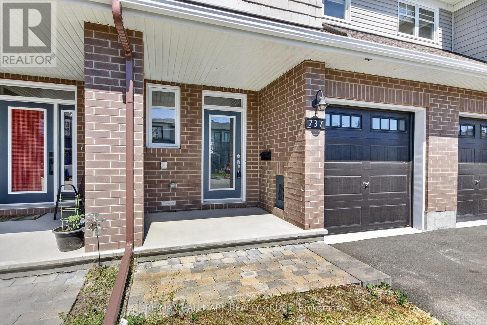 737 Maverick Crescent, Ottawa, Ontario  K2S 2X1 - Photo 3 - X13242406