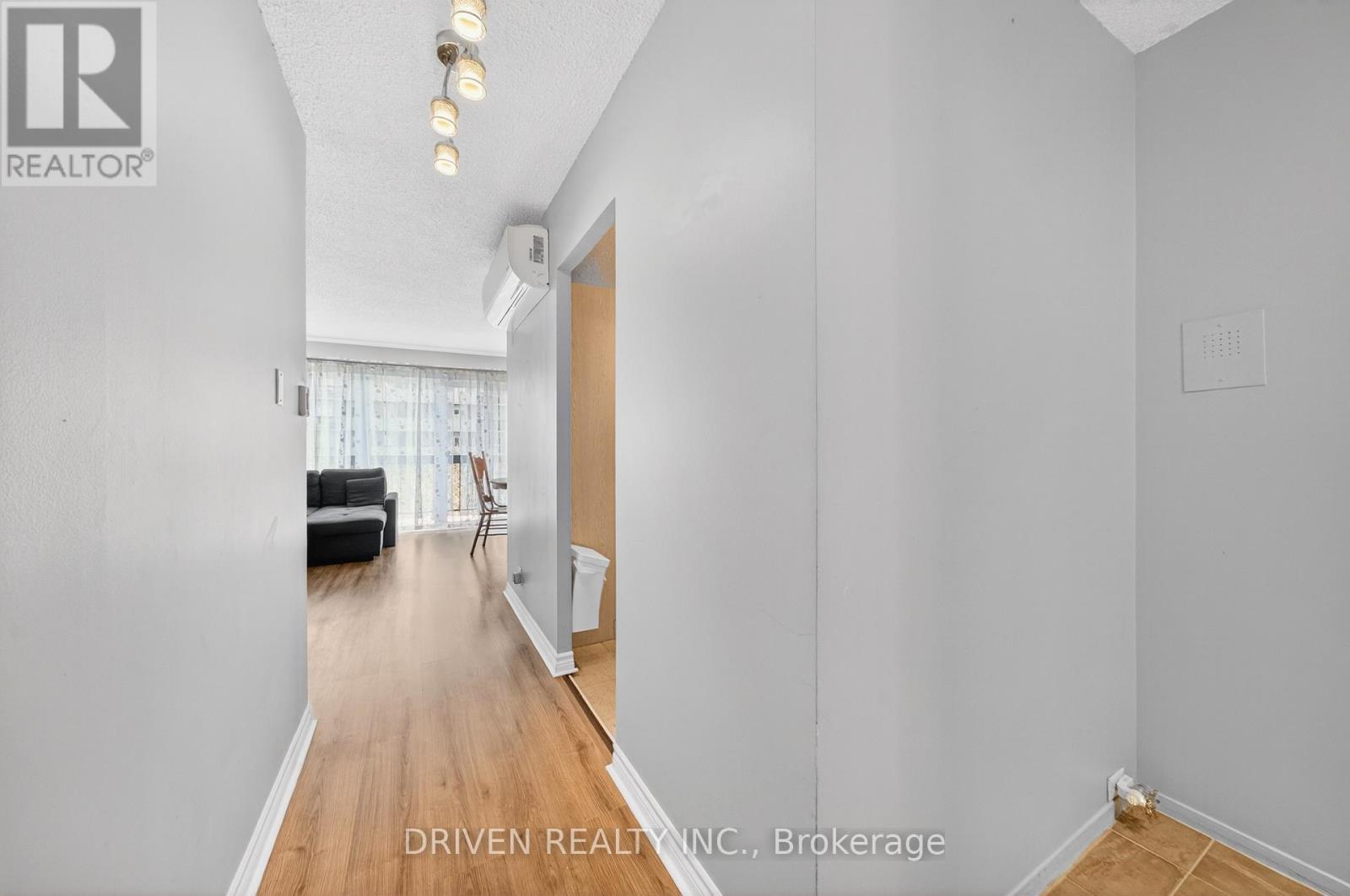 404 - 158 A Mcarthur Avenue, Ottawa, Ontario  K1L 7E7 - Photo 3 - X13242782