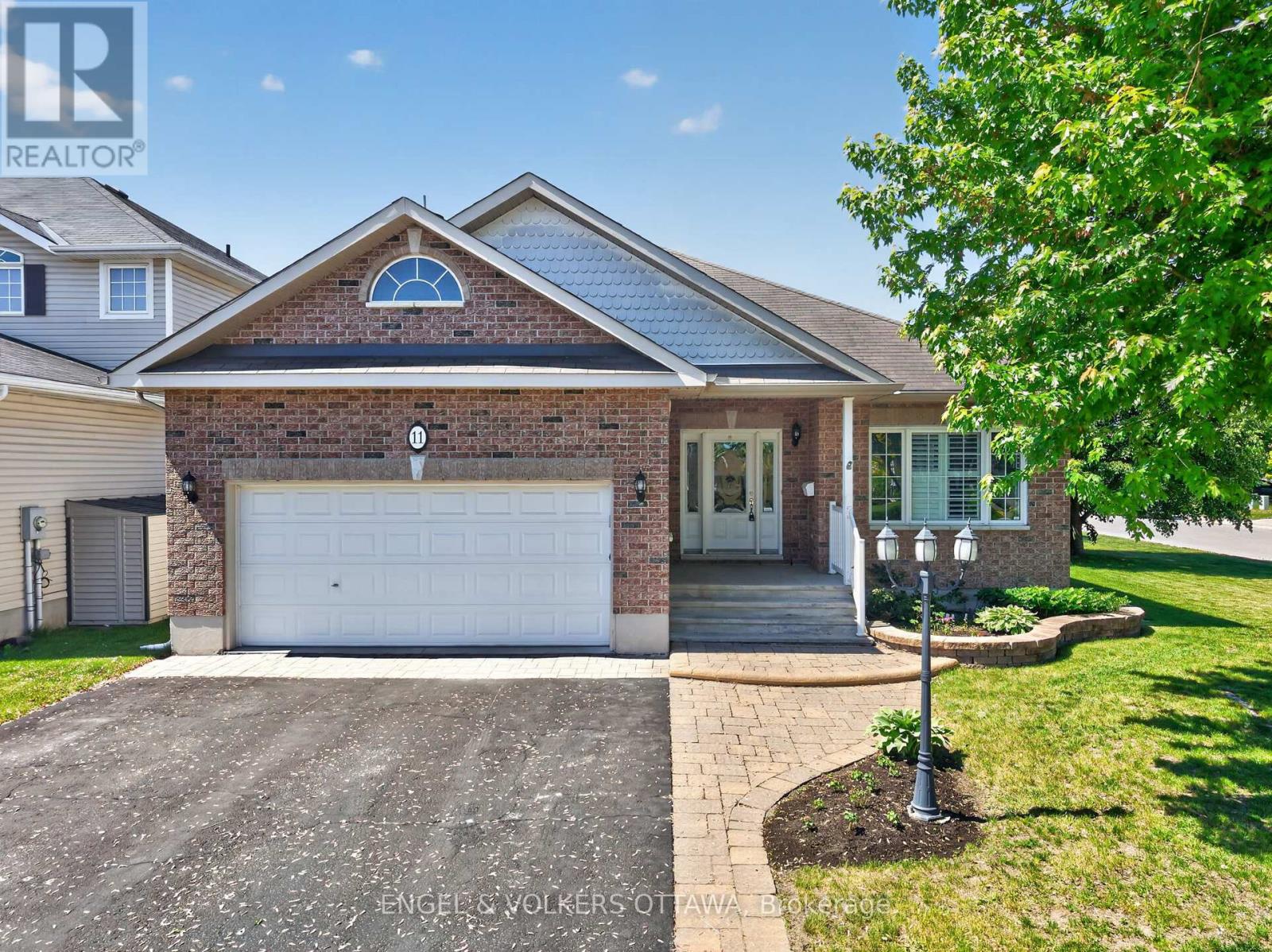 11 Frieday Street, Arnprior, Ontario  K7S 0A5 - Photo 1 - X13242800