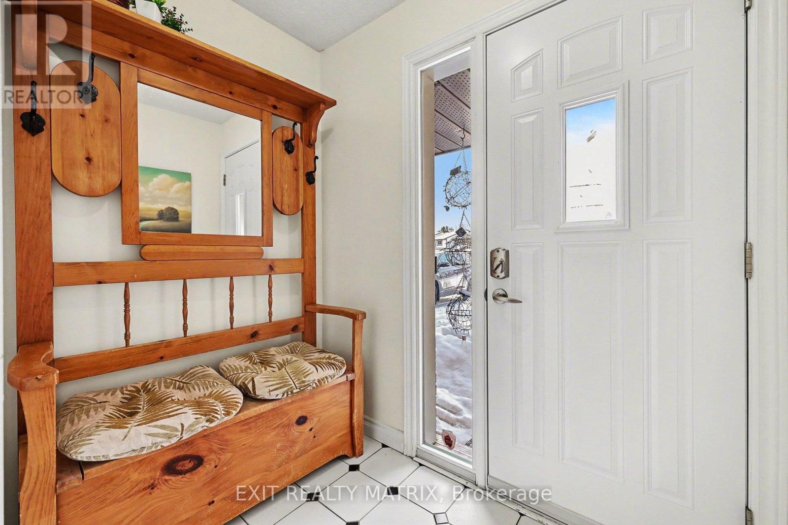 112 Castlefrank Road, Ottawa, Ontario  K2L 2Y8 - Photo 4 - X13242812