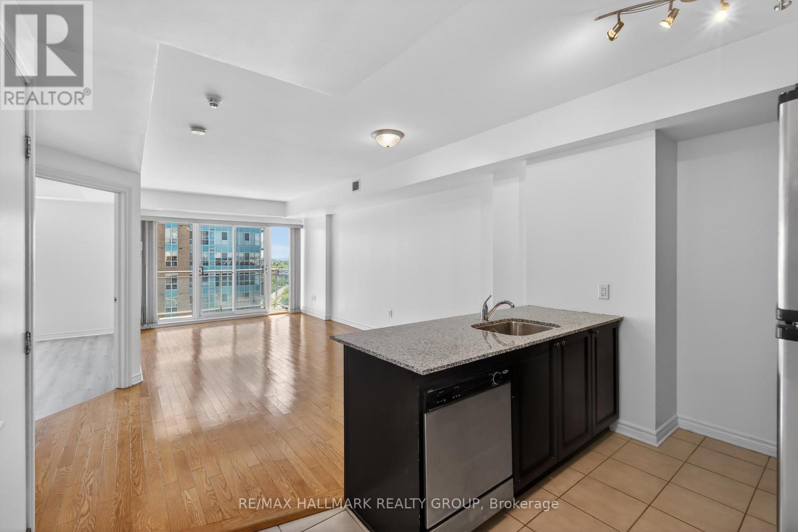 1503 - 70 Landry Street, Ottawa, Ontario  K1L 0A8 - Photo 3 - X13242890