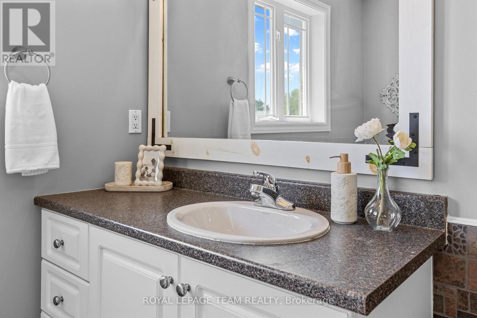 408 Centenaire Street, Russell, Ontario  K0A 1W0 - Photo 31 - X13242932