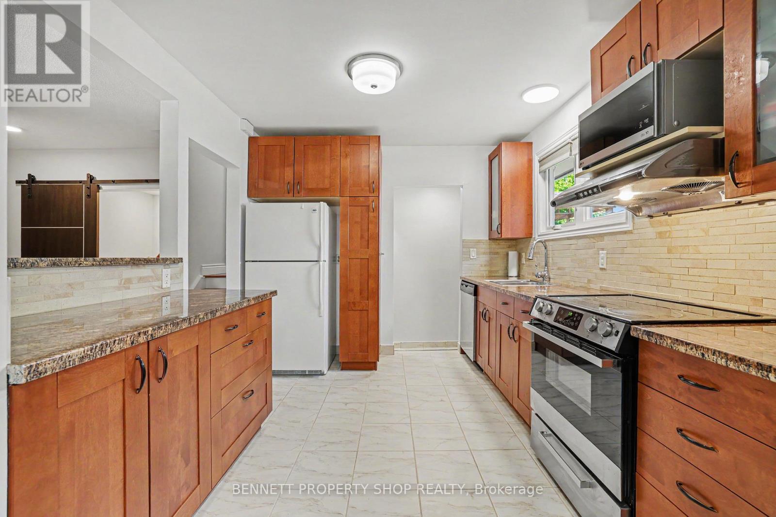 2736 Stone Crescent, Ottawa, Ontario  K2H 6Z1 - Photo 3 - X13242966