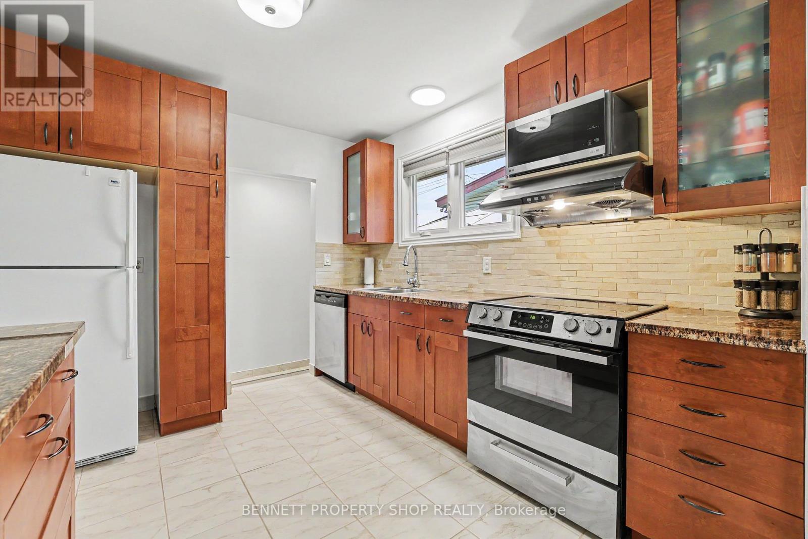 2736 Stone Crescent, Ottawa, Ontario  K2H 6Z1 - Photo 4 - X13242966