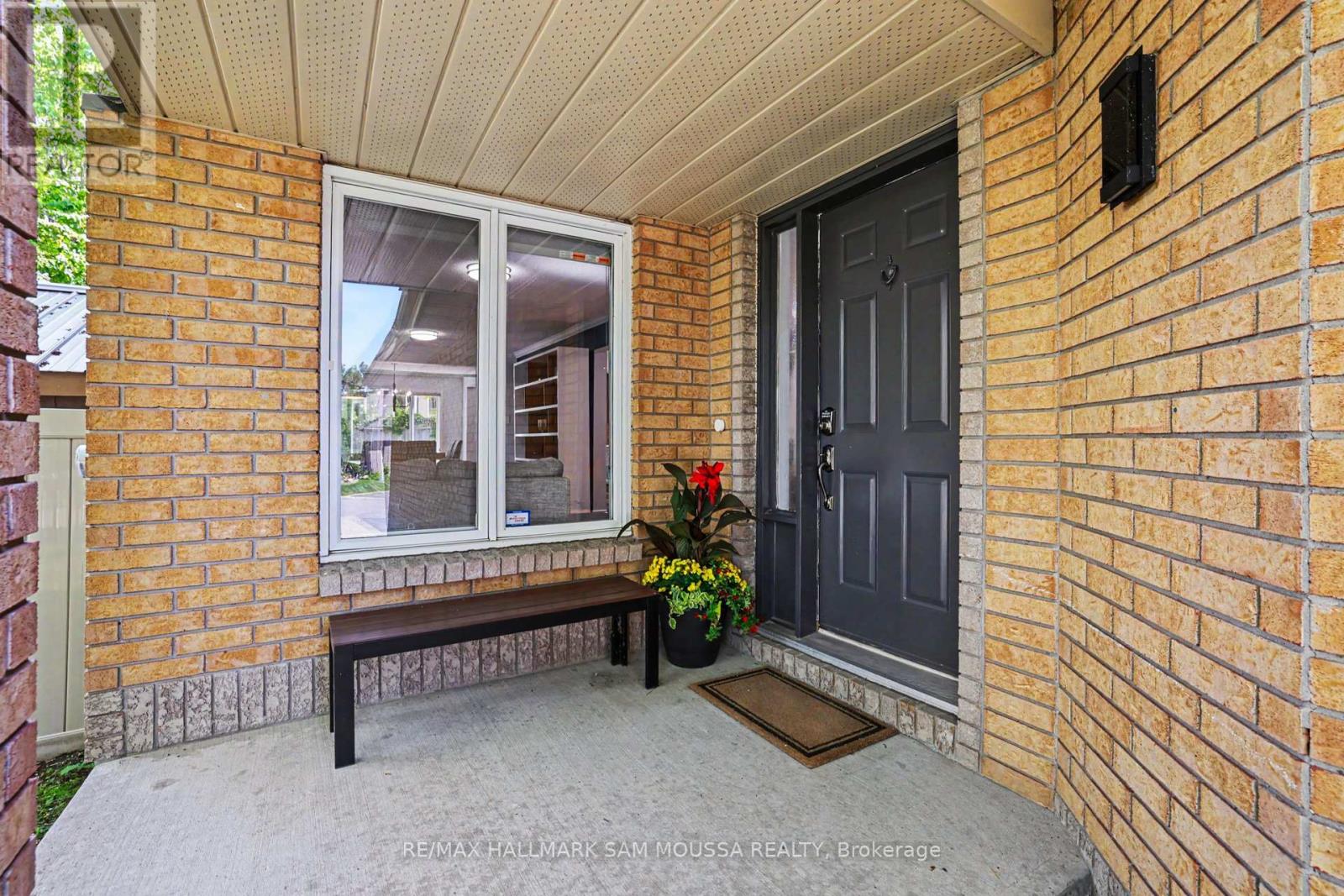 73 Malhotra Court, Ottawa, Ontario  K1V 1K3 - Photo 3 - X13242998