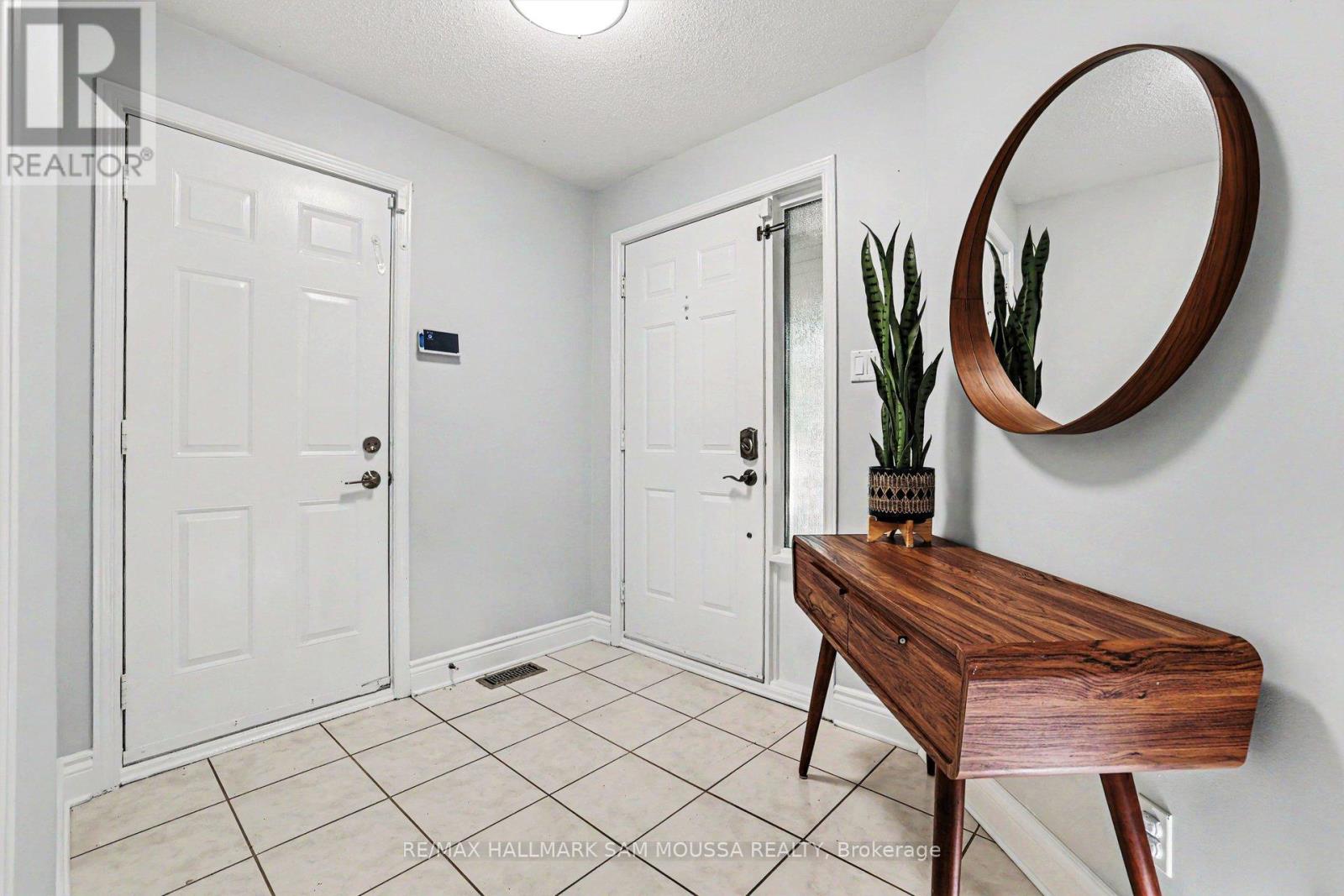 73 Malhotra Court, Ottawa, Ontario  K1V 1K3 - Photo 4 - X13242998