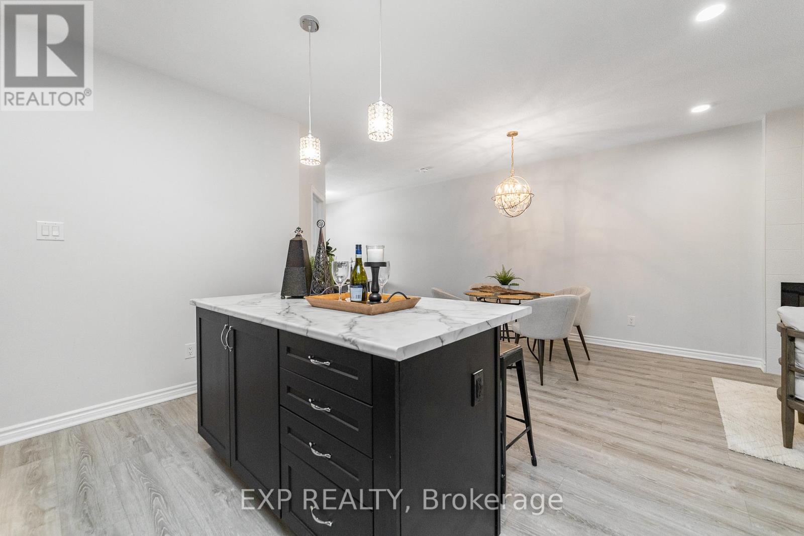 215 Lapland Private, Ottawa, Ontario  K2S 1B6 - Photo 12 - X13243250
