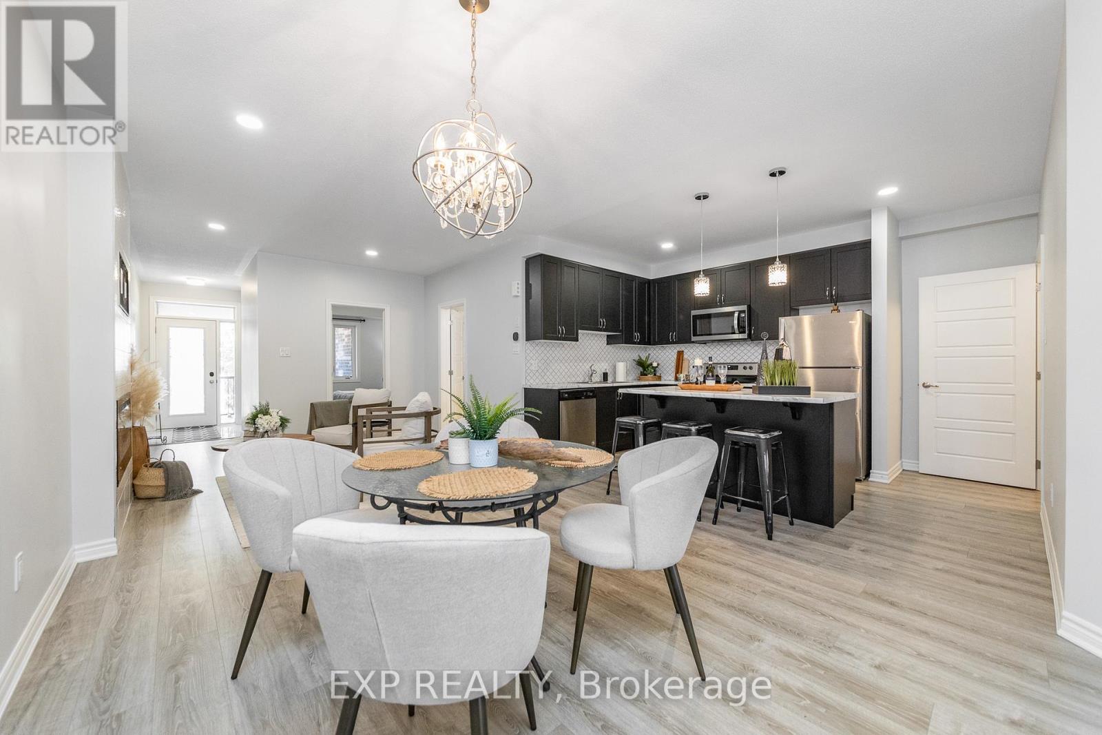 215 Lapland Private, Ottawa, Ontario  K2S 1B6 - Photo 7 - X13243250