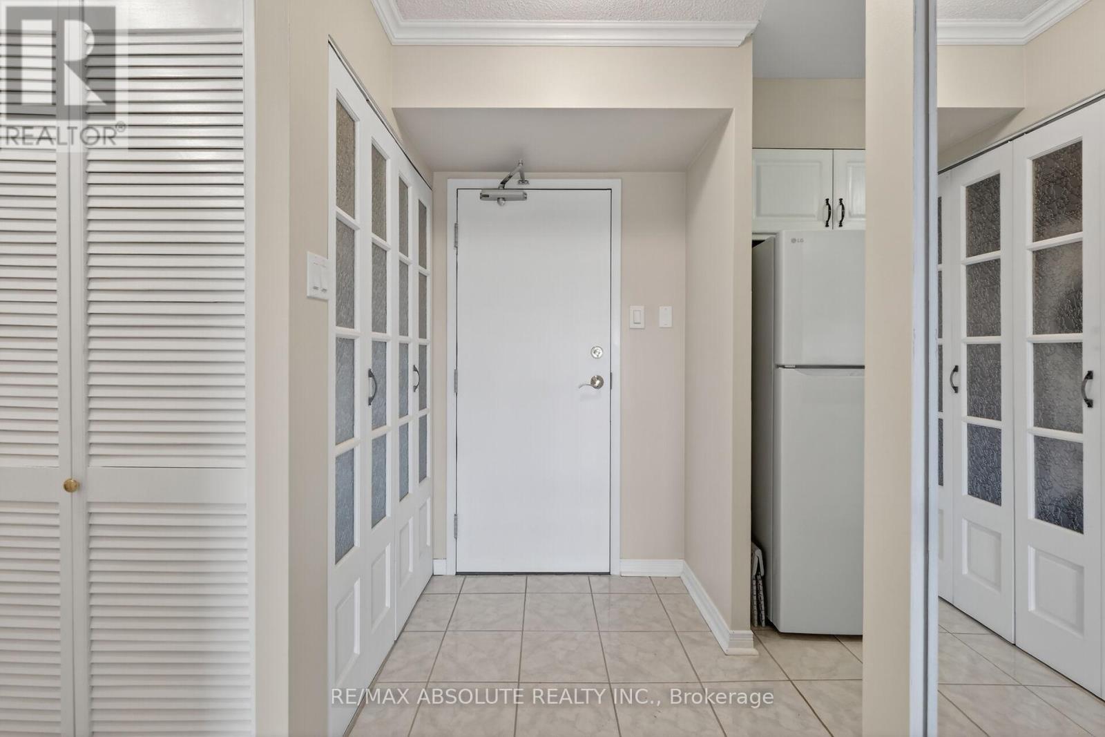 806 - 545 St Laurent Boulevard, Ottawa, Ontario  K1K 4H9 - Photo 2 - X13243506