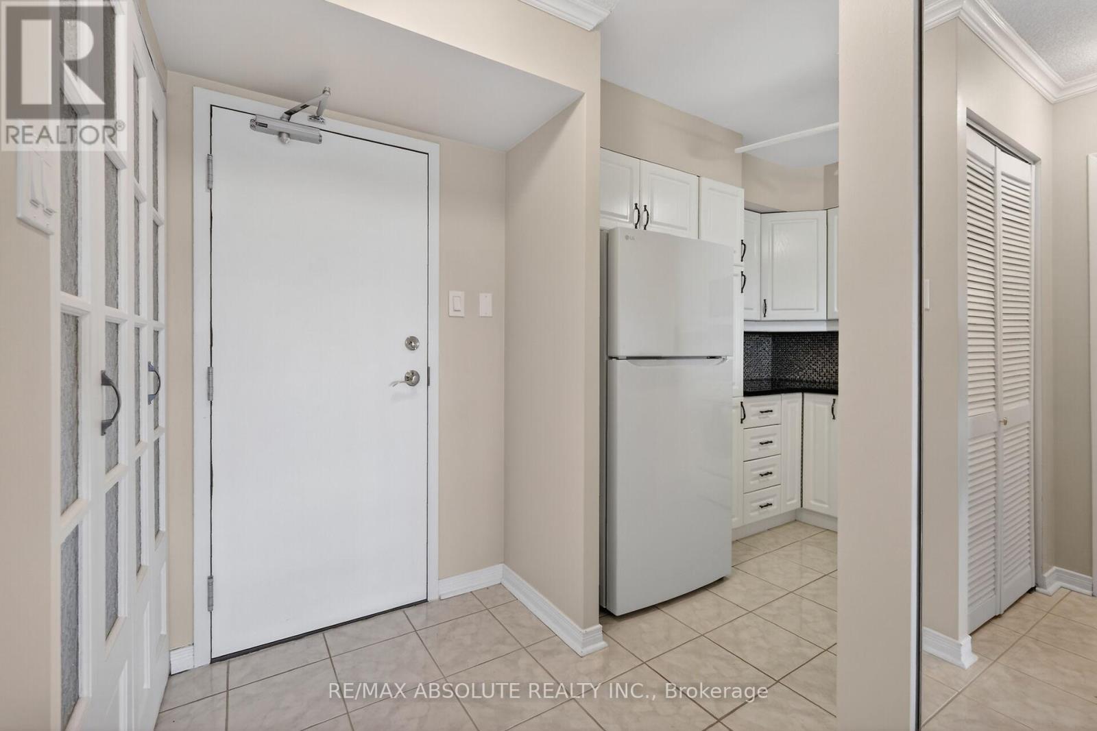 806 - 545 St Laurent Boulevard, Ottawa, Ontario  K1K 4H9 - Photo 3 - X13243506