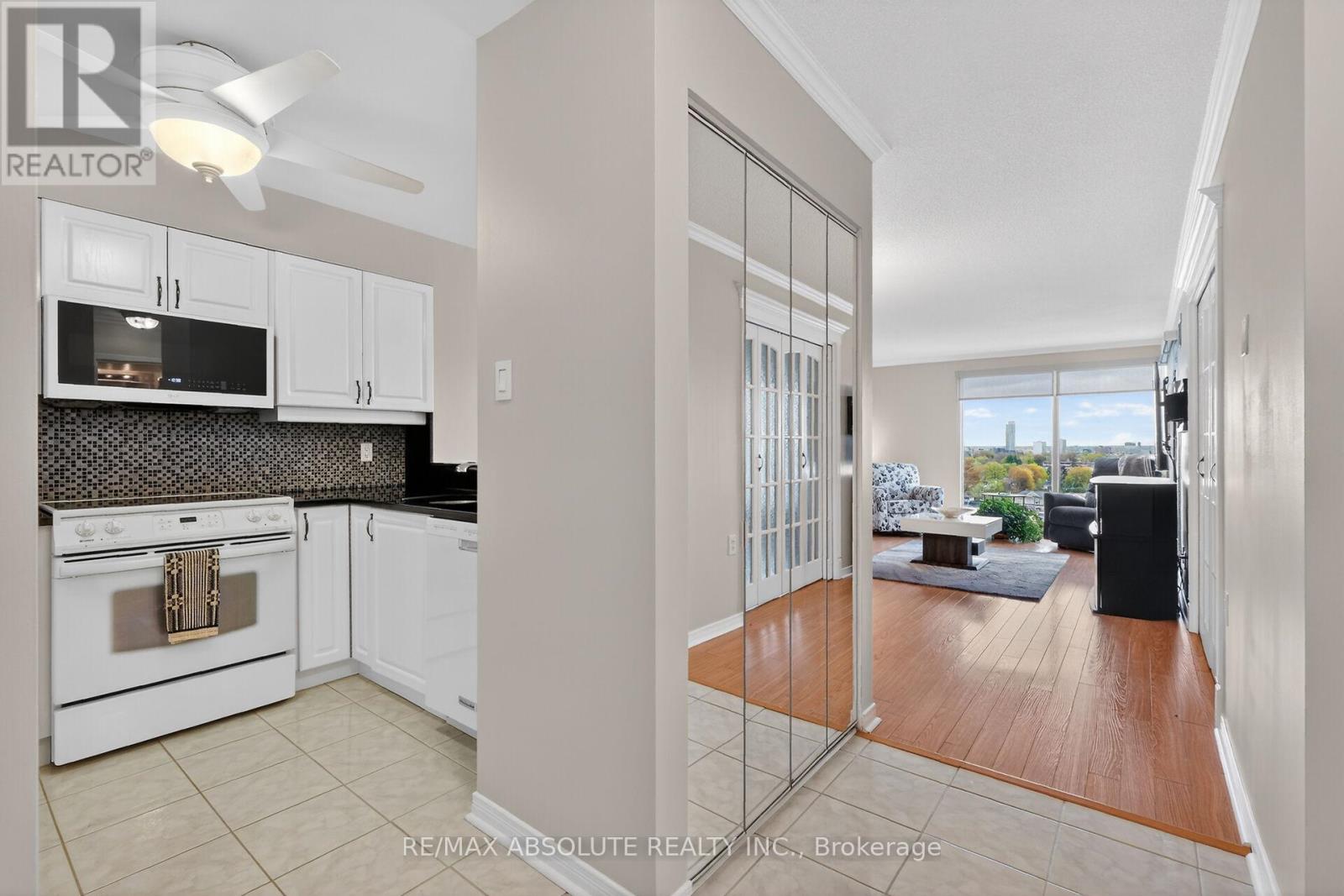 806 - 545 St Laurent Boulevard, Ottawa, Ontario  K1K 4H9 - Photo 4 - X13243506