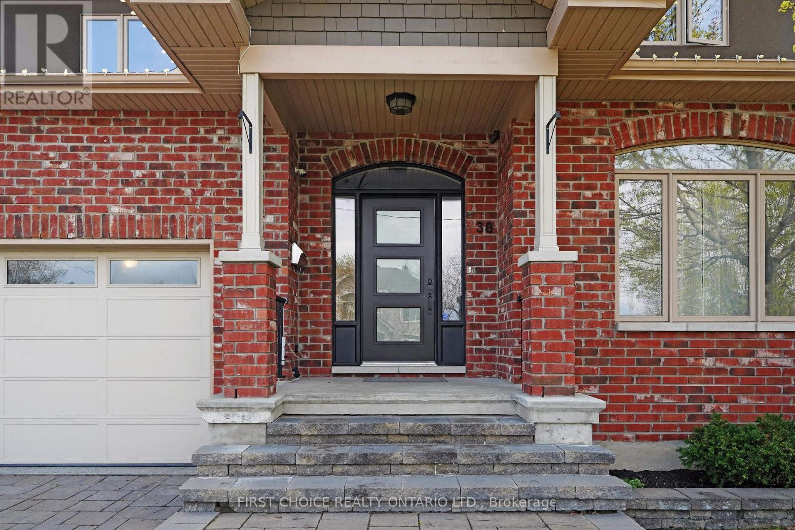 38 Withrow Avenue, Ottawa, Ontario  K2G 2H8 - Photo 2 - X13243600