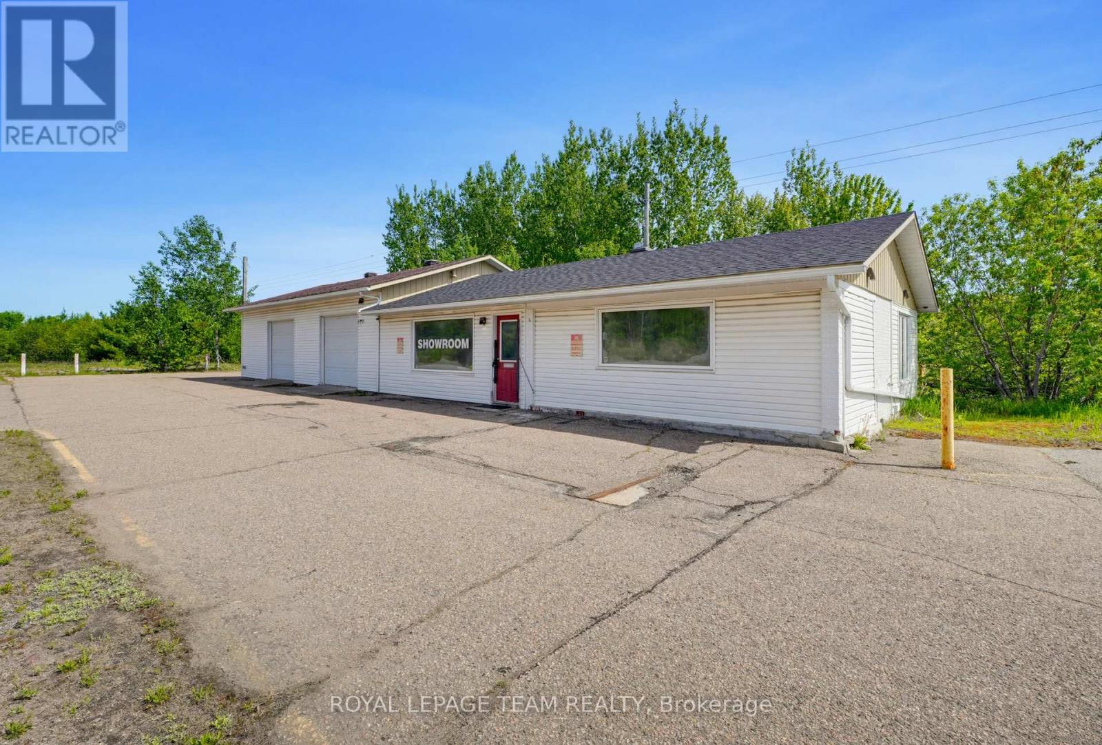 2427 Petawawa Boulevard, Petawawa, Ontario  K8H 2Z4 - Photo 3 - X13245724