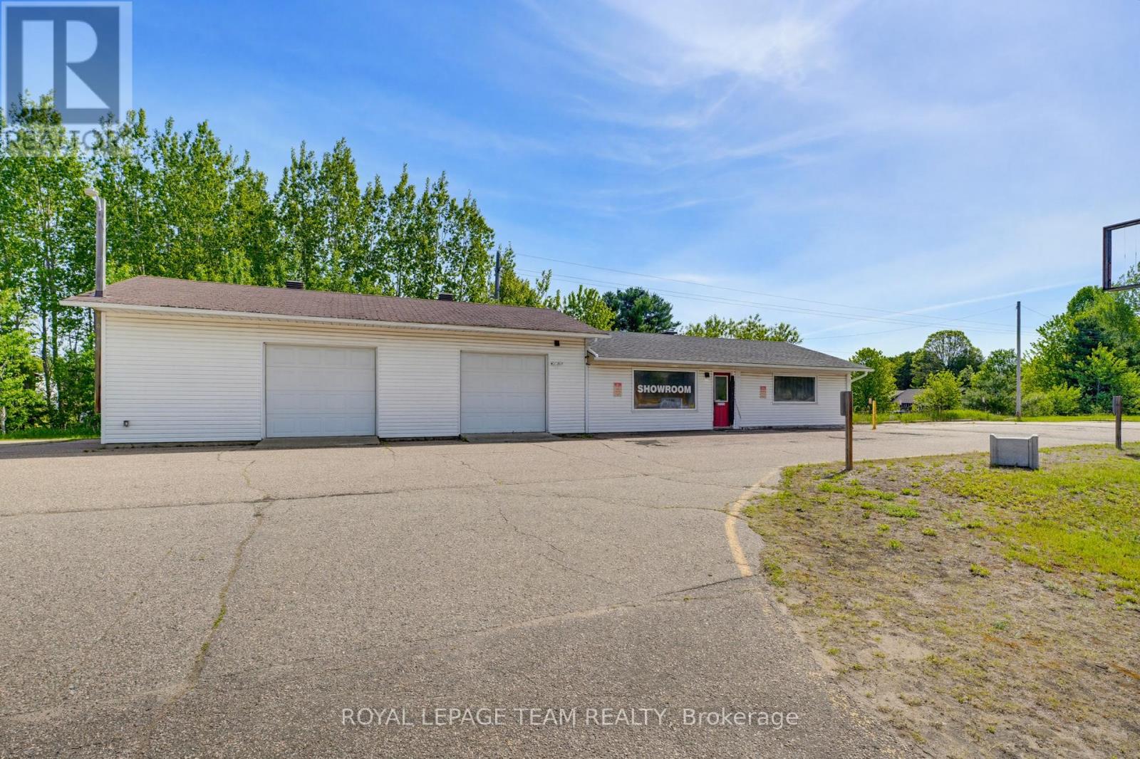 2427 Petawawa Boulevard, Petawawa, Ontario  K8H 2Z4 - Photo 5 - X13245724