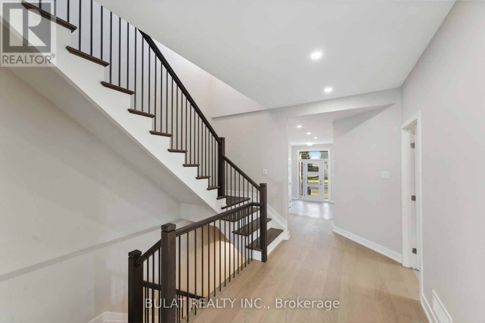 1357 Kitchener Avenue, Ottawa, Ontario  K1V 6W2 - Photo 3 - X13245818