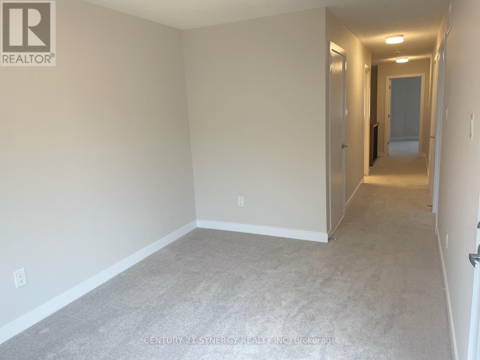 516 Oldenburg Avenue S, Mississauga, Ontario  K0A 2Z0 - Photo 4 - W13246070