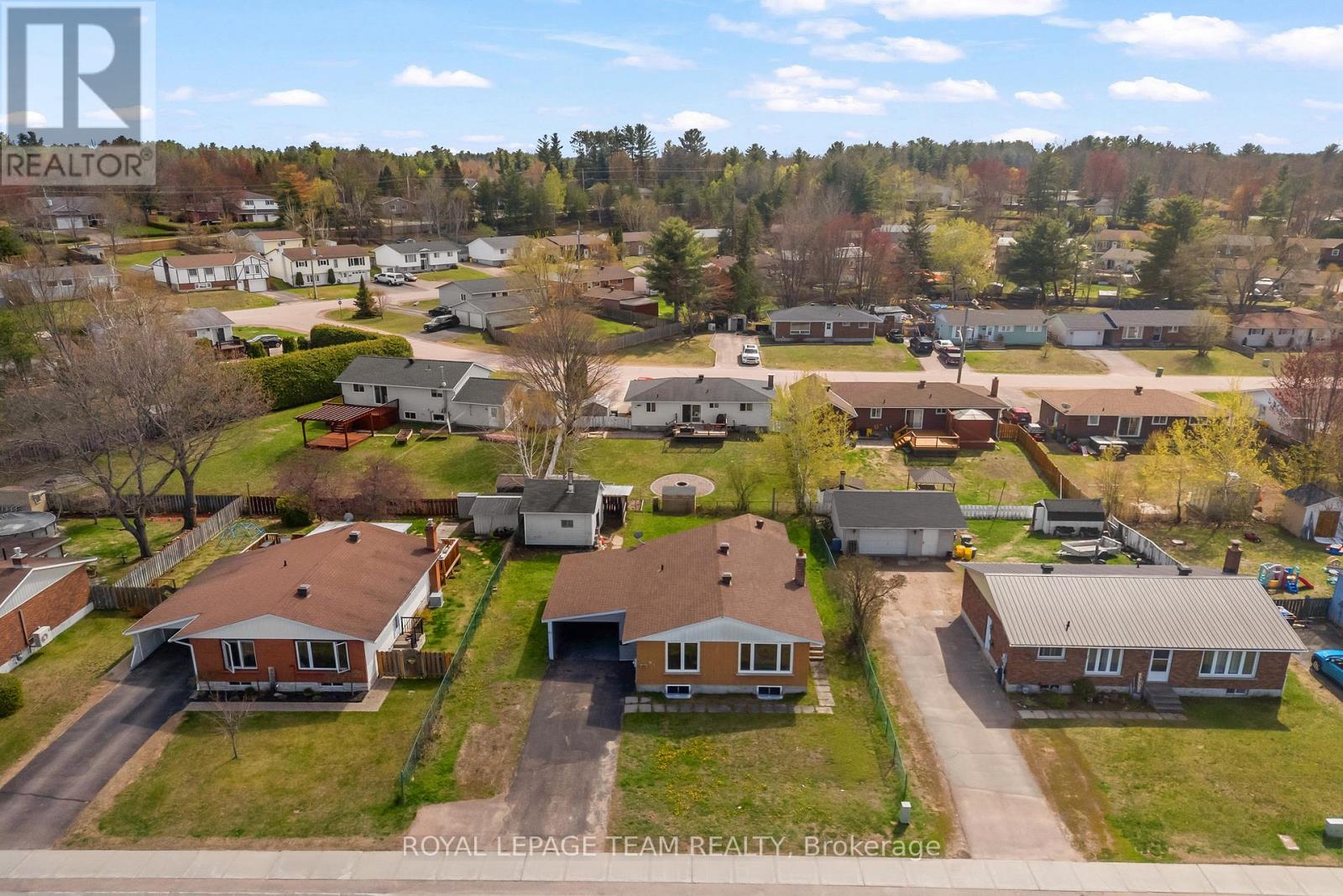 61 Herman Street, Petawawa, Ontario  K8H 3B2 - Photo 3 - X13245842