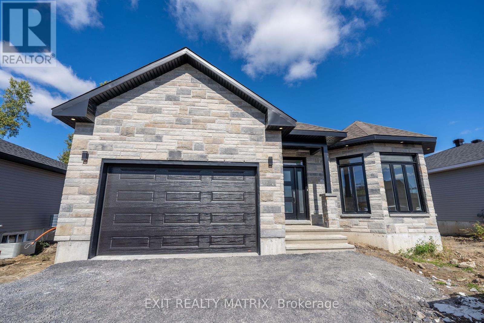 1412 CAROLINE COURT, Cornwall, Ontario