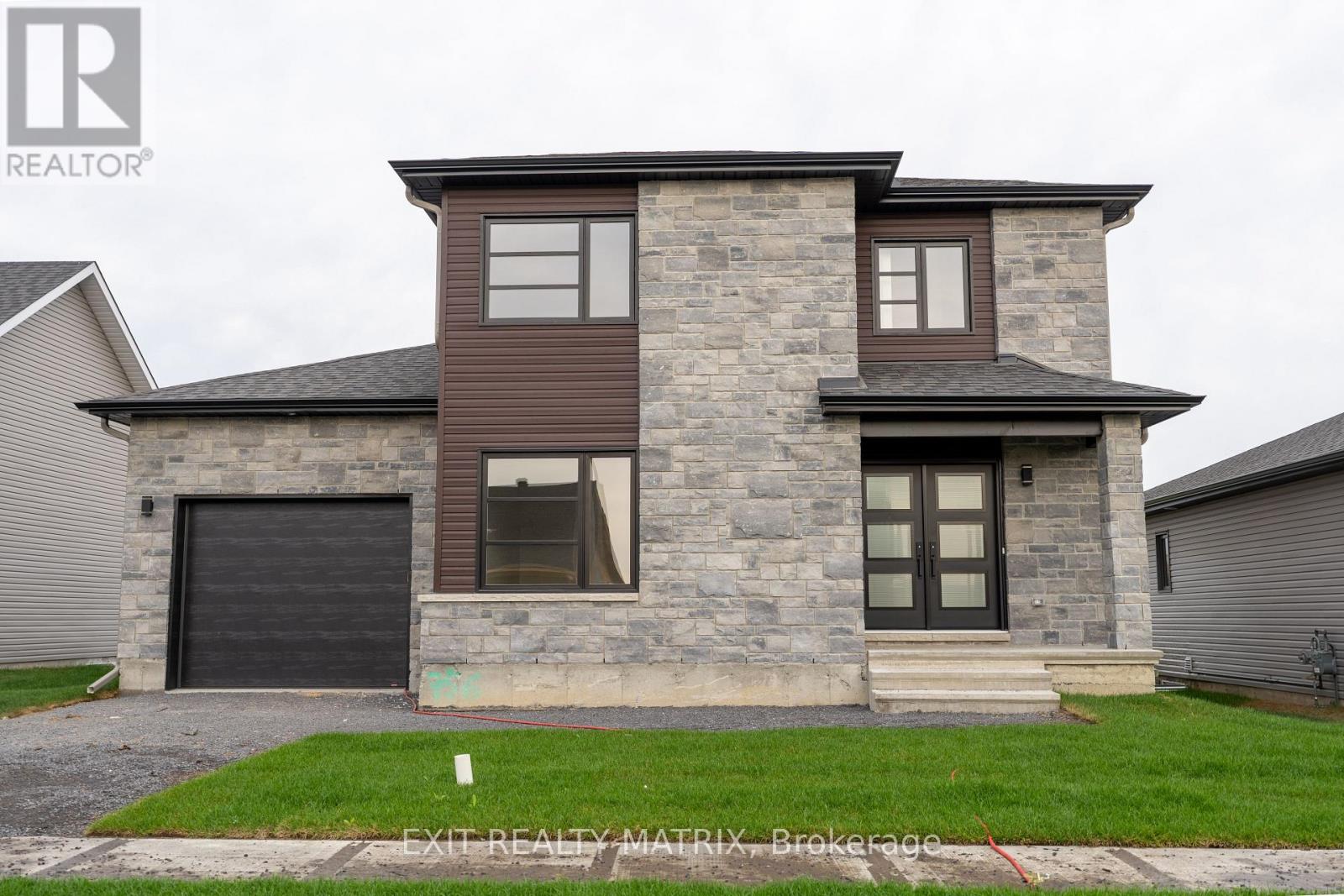 1416 CAROLINE COURT, Cornwall, Ontario