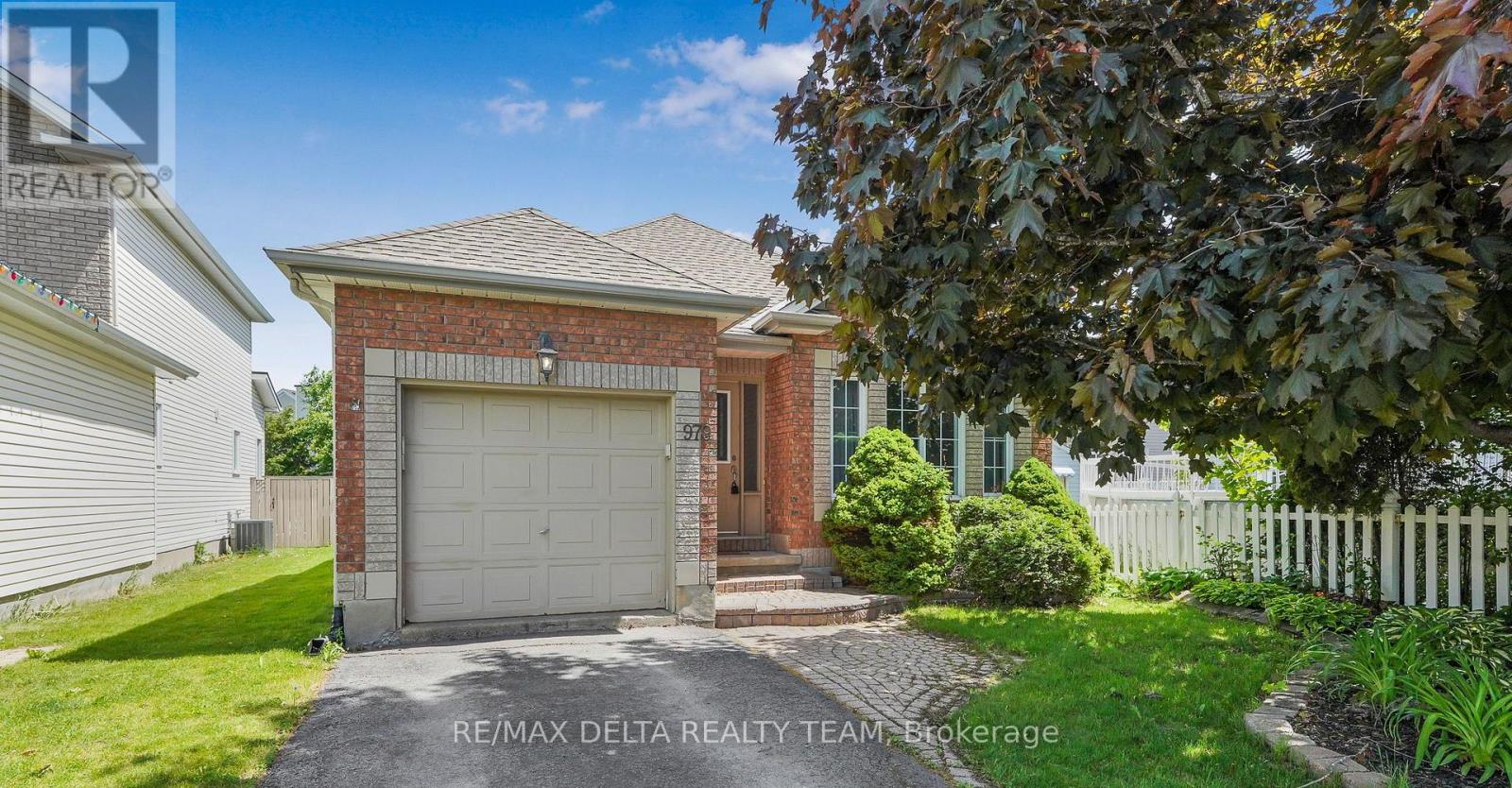 979 Como Crescent, Ottawa, Ontario  K4A 3Z6 - Photo 1 - X13246768