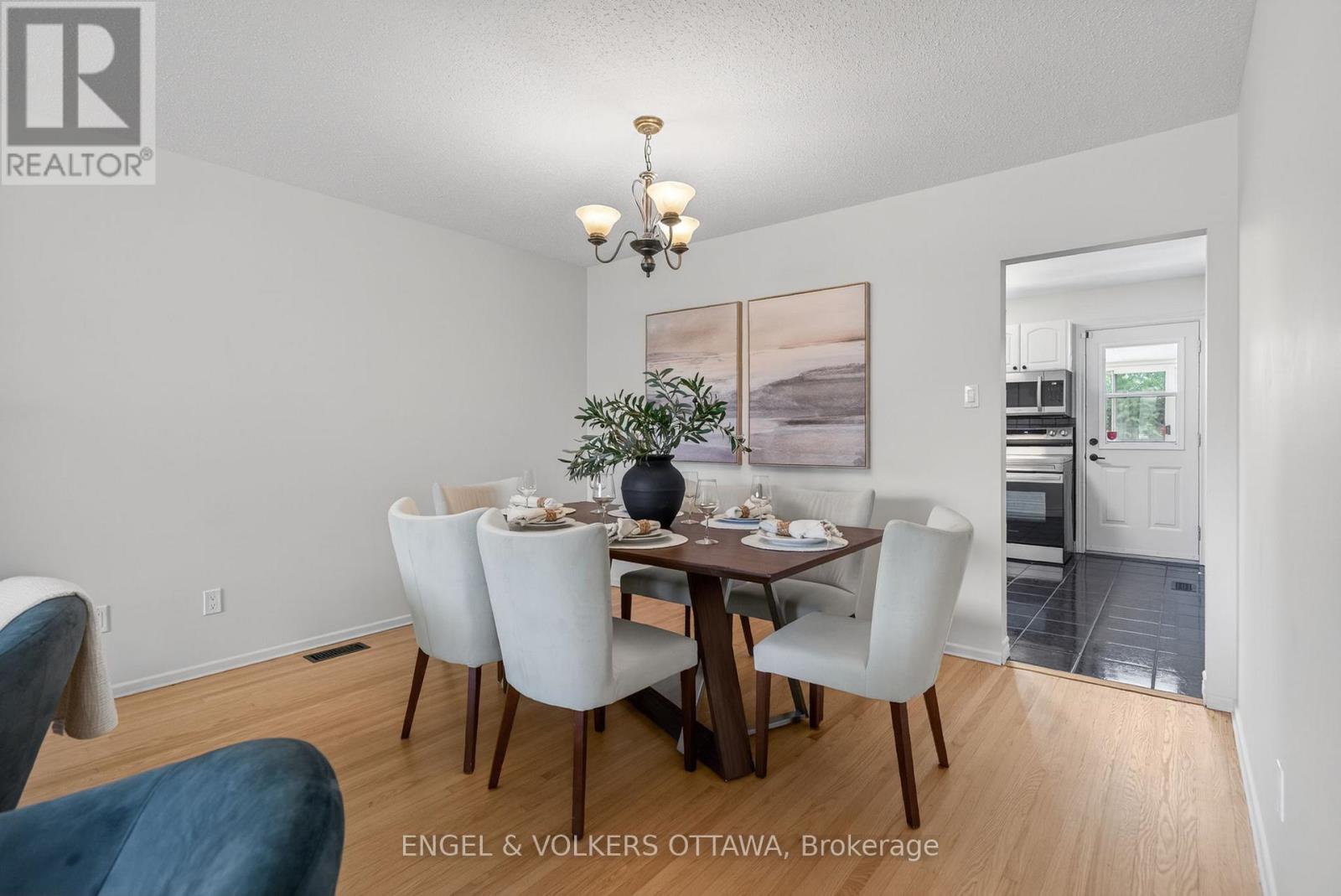 1862 Sharel Drive, Ottawa, Ontario  K1H 6W4 - Photo 6 - X13246818