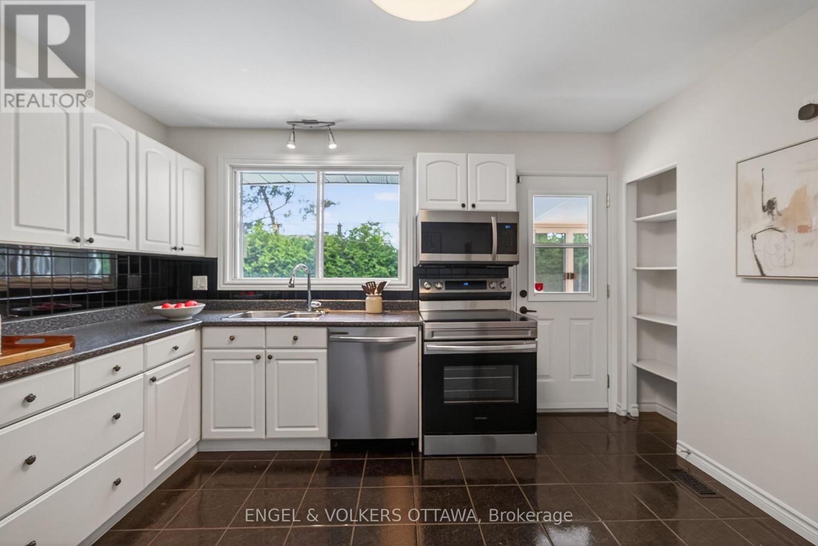 1862 Sharel Drive, Ottawa, Ontario  K1H 6W4 - Photo 8 - X13246818