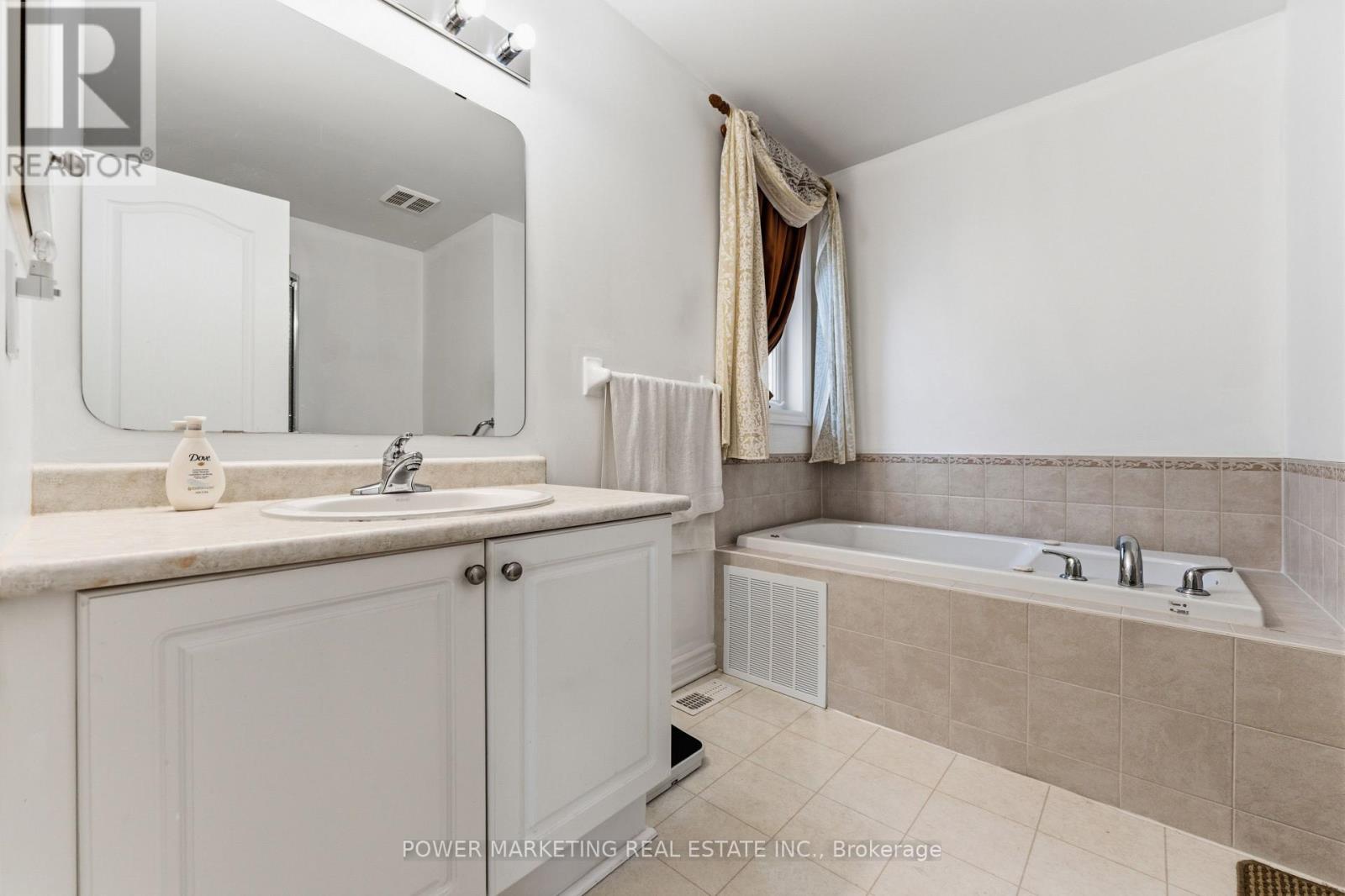 37 Cresthaven Drive, Ottawa, Ontario  K2G 6T8 - Photo 10 - X13246852