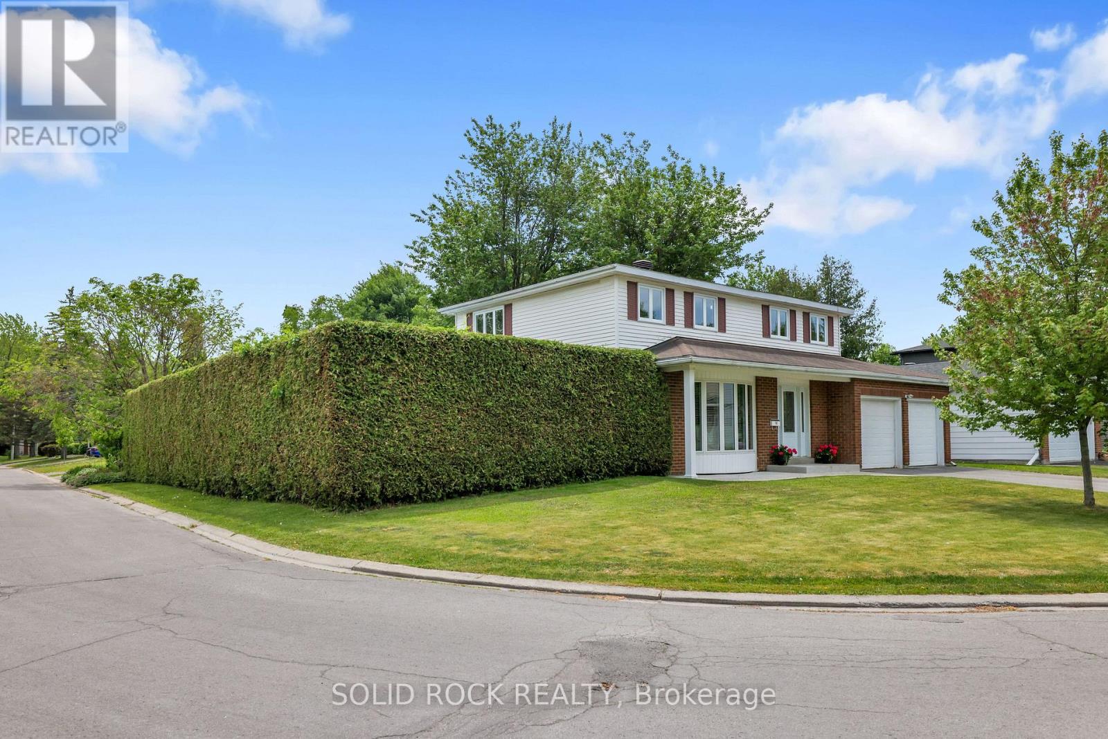 10 Highpark Crescent, Ottawa, Ontario  K1B 3G8 - Photo 2 - X13247274