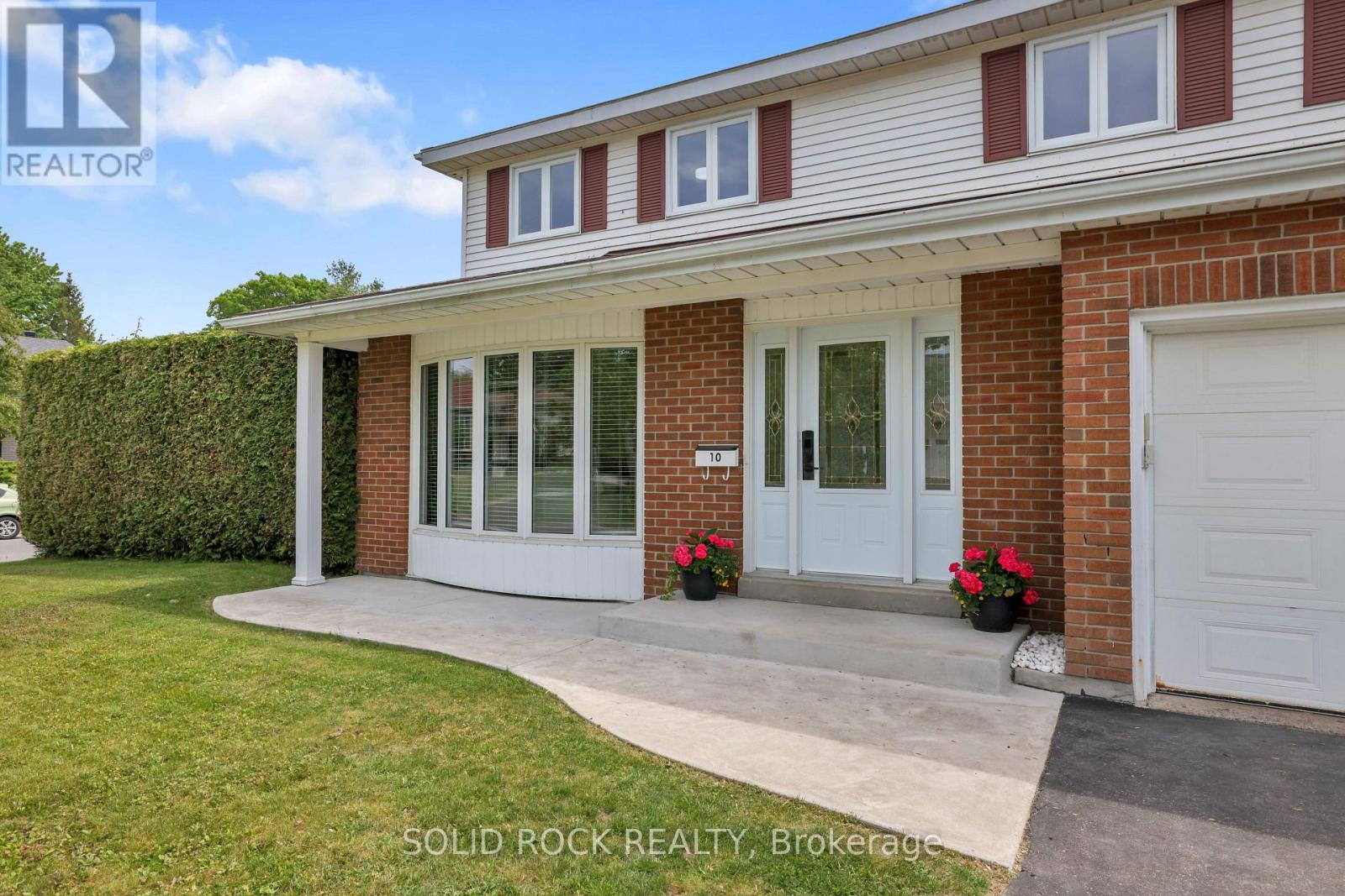 10 Highpark Crescent, Ottawa, Ontario  K1B 3G8 - Photo 3 - X13247274