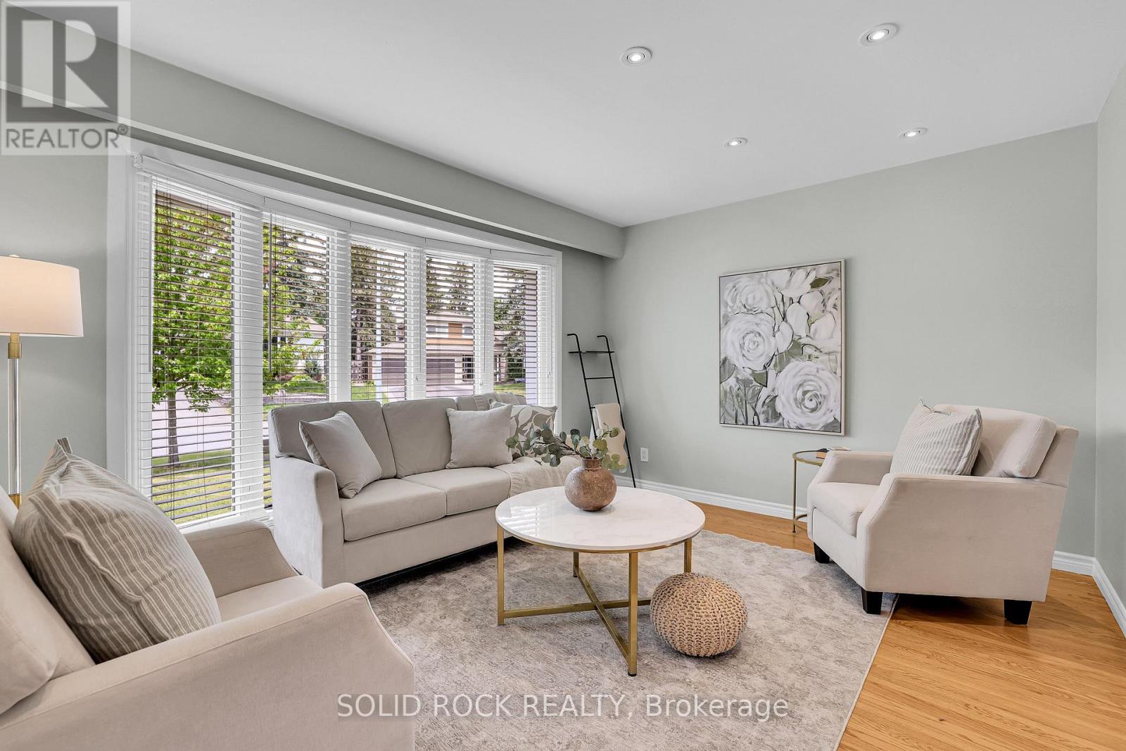 10 Highpark Crescent, Ottawa, Ontario  K1B 3G8 - Photo 5 - X13247274