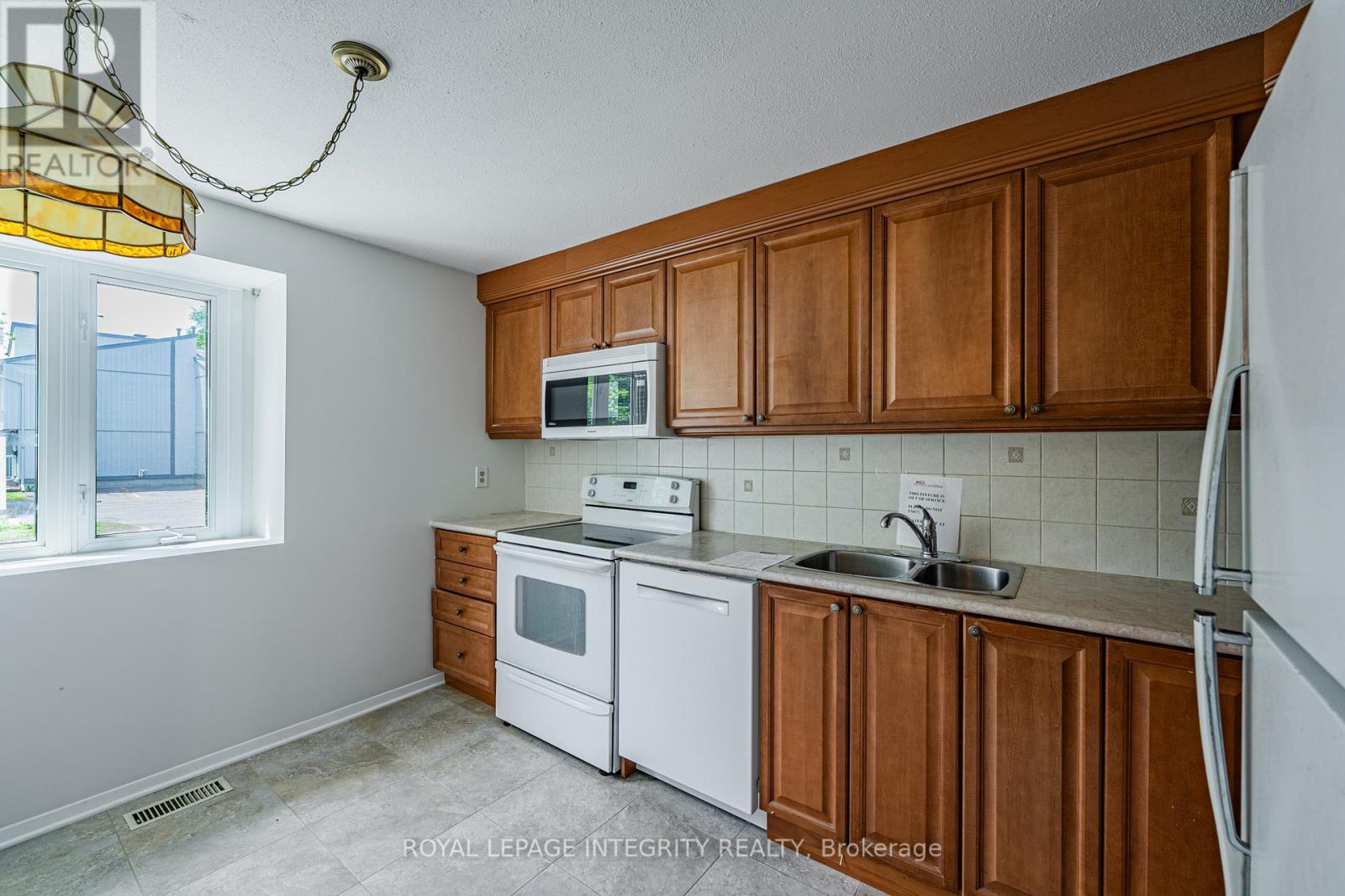 32c Benlea Drive, Ottawa, Ontario  K2G 4A8 - Photo 4 - X13247546