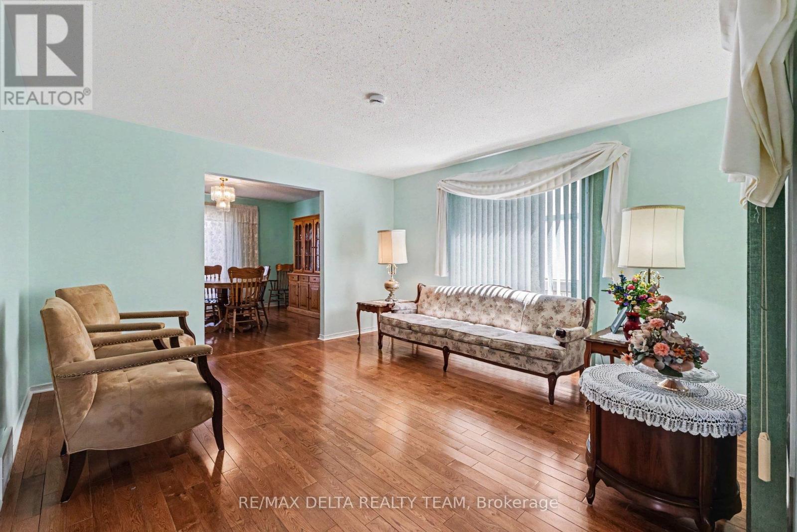 27 Bramblegrove Crescent, Ottawa, Ontario  K1T 3G1 - Photo 2 - X13247646