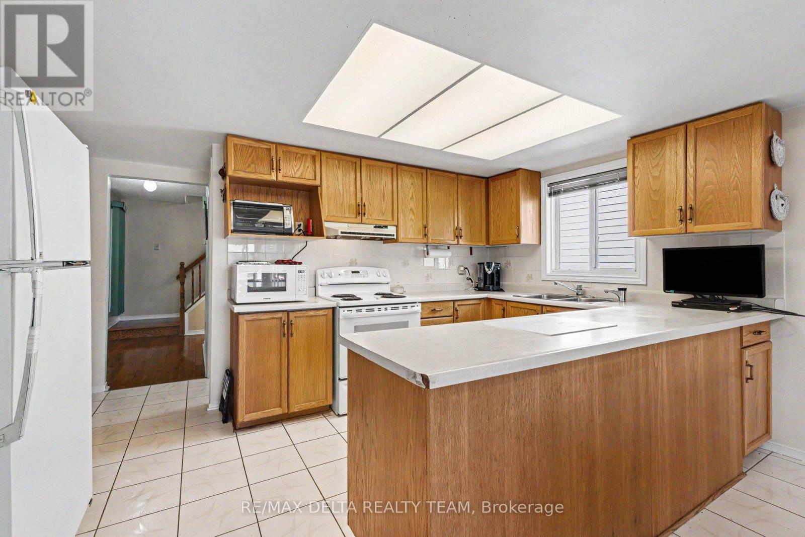 27 Bramblegrove Crescent, Ottawa, Ontario  K1T 3G1 - Photo 4 - X13247646