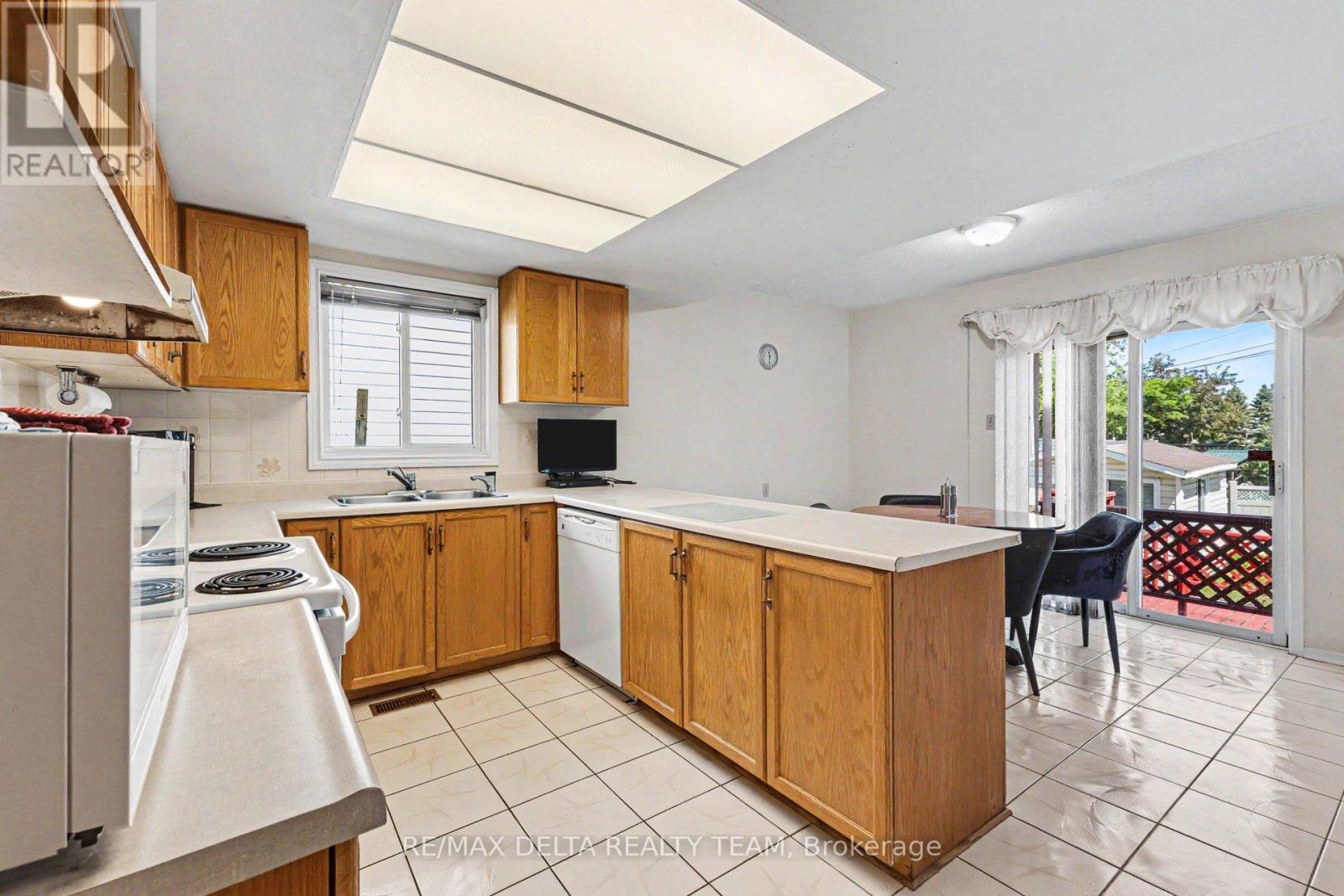 27 Bramblegrove Crescent, Ottawa, Ontario  K1T 3G1 - Photo 5 - X13247646