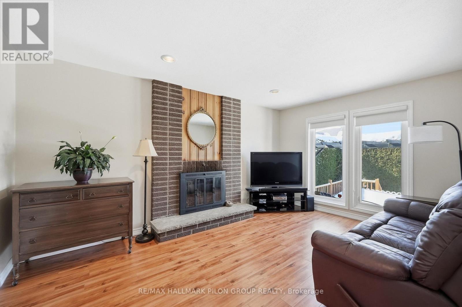 1354 Mountainside Crescent, Ottawa, Ontario  K1E 3G5 - Photo 3 - X13247656