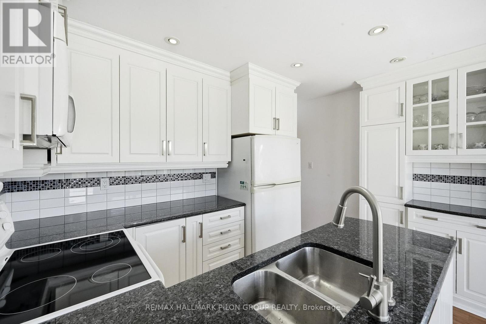 1354 Mountainside Crescent, Ottawa, Ontario  K1E 3G5 - Photo 5 - X13247656