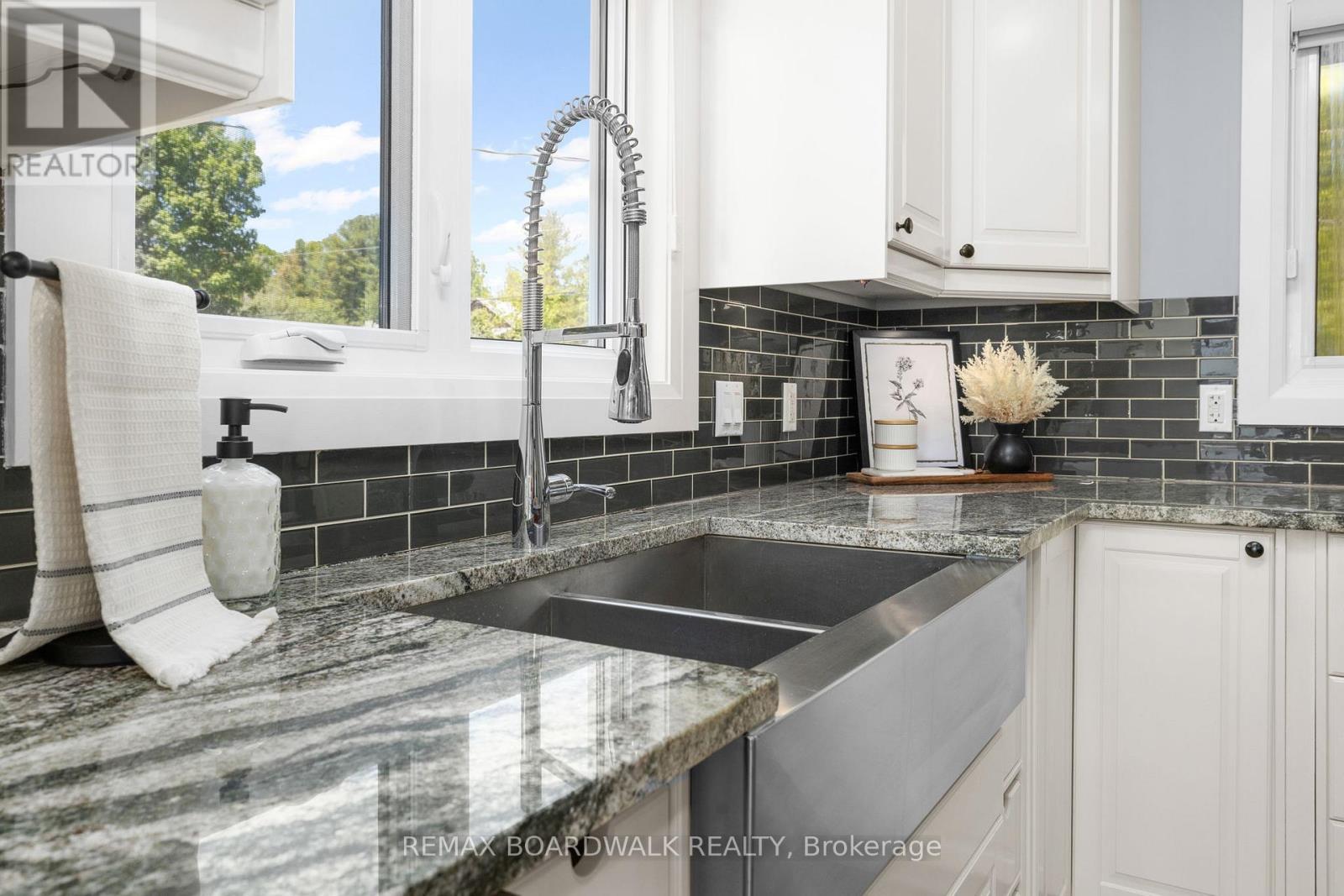 156 Dunlop Crescent, Drummond/north Elmsley, Ontario  K7C 4K8 - Photo 11 - X13247674