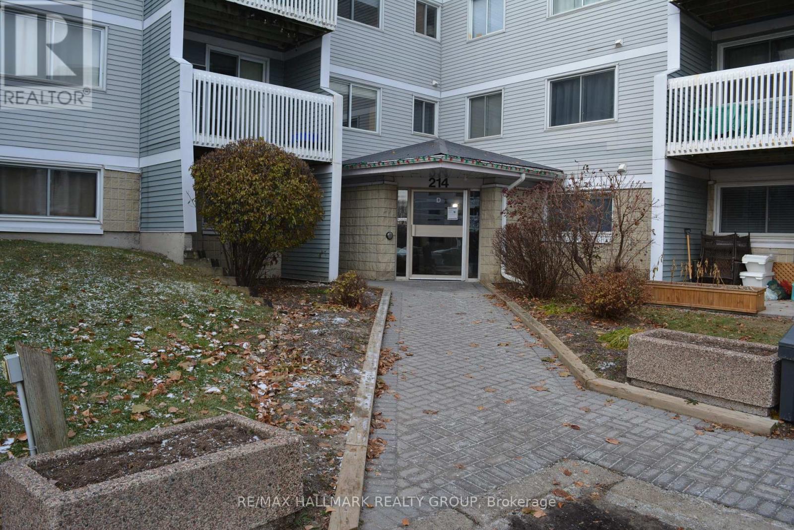 310 - 214 Viewmount Drive, Ottawa, Ontario  K2E 7X3 - Photo 2 - X13247860